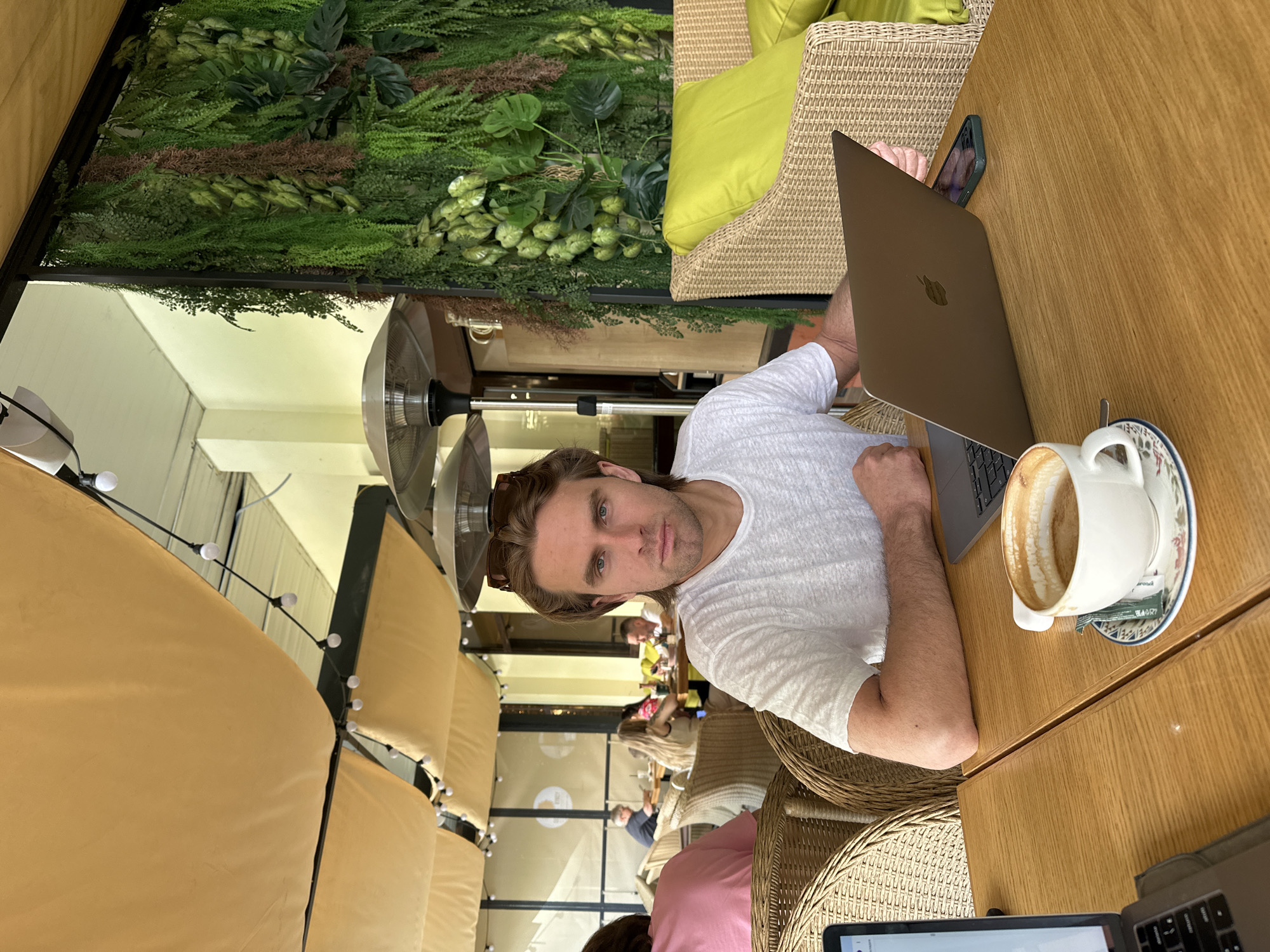 Man observed dining at outdoor Moscow cafe