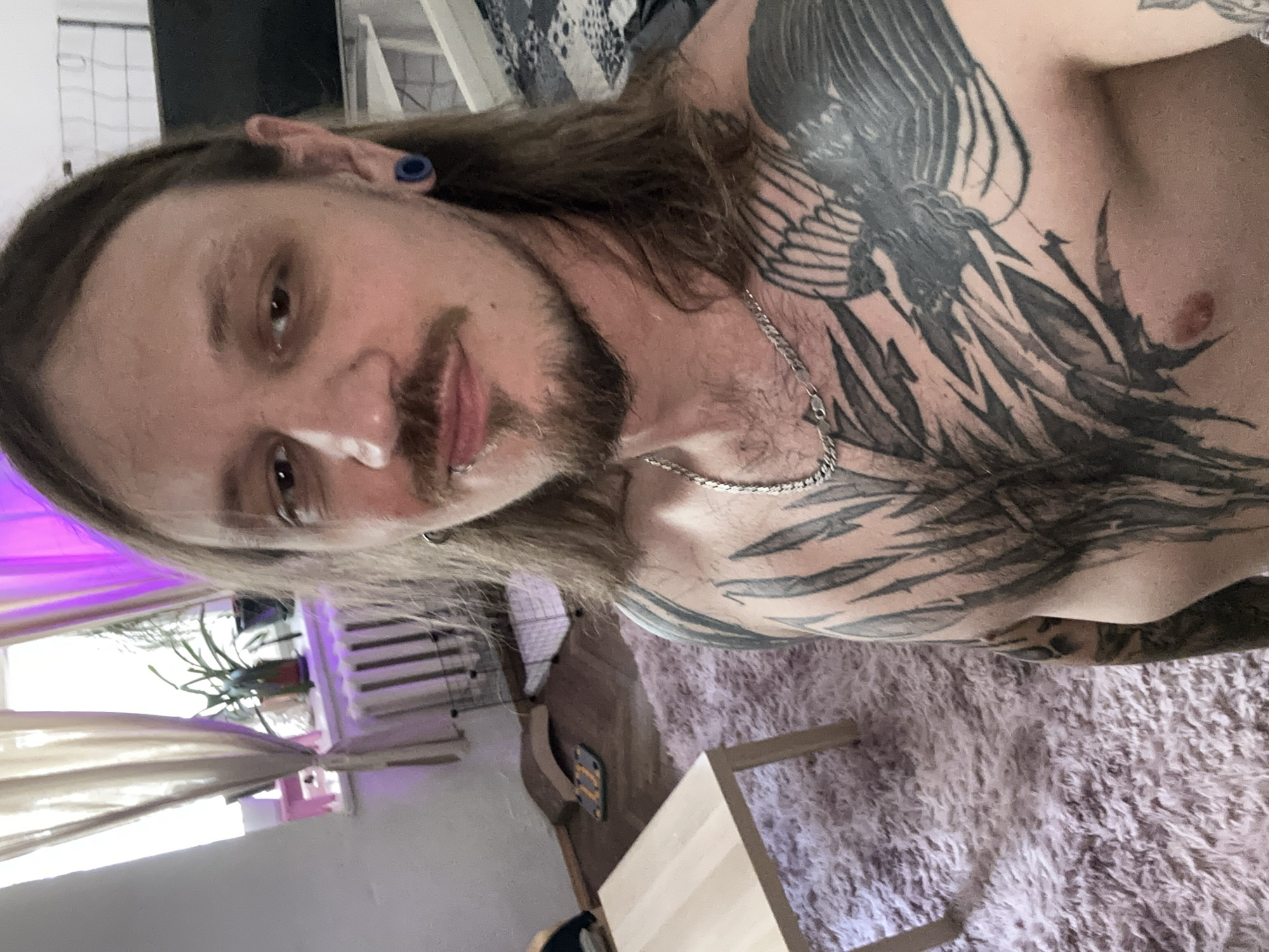 Lazy afternoon selfies and cats in a Saint Petersburg apartment
