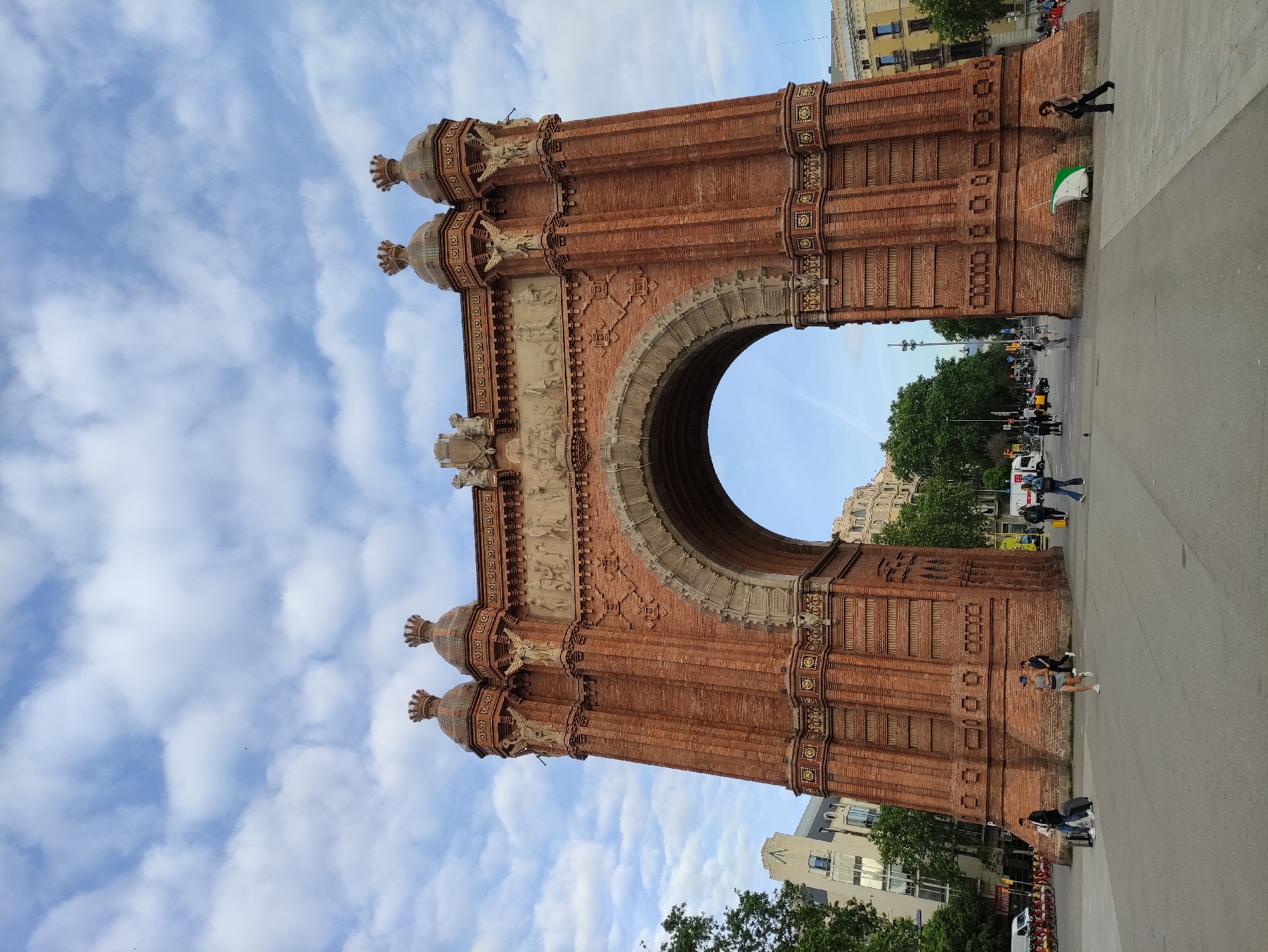 Morning documentation of Barcelona's Arc de Triomf recorded