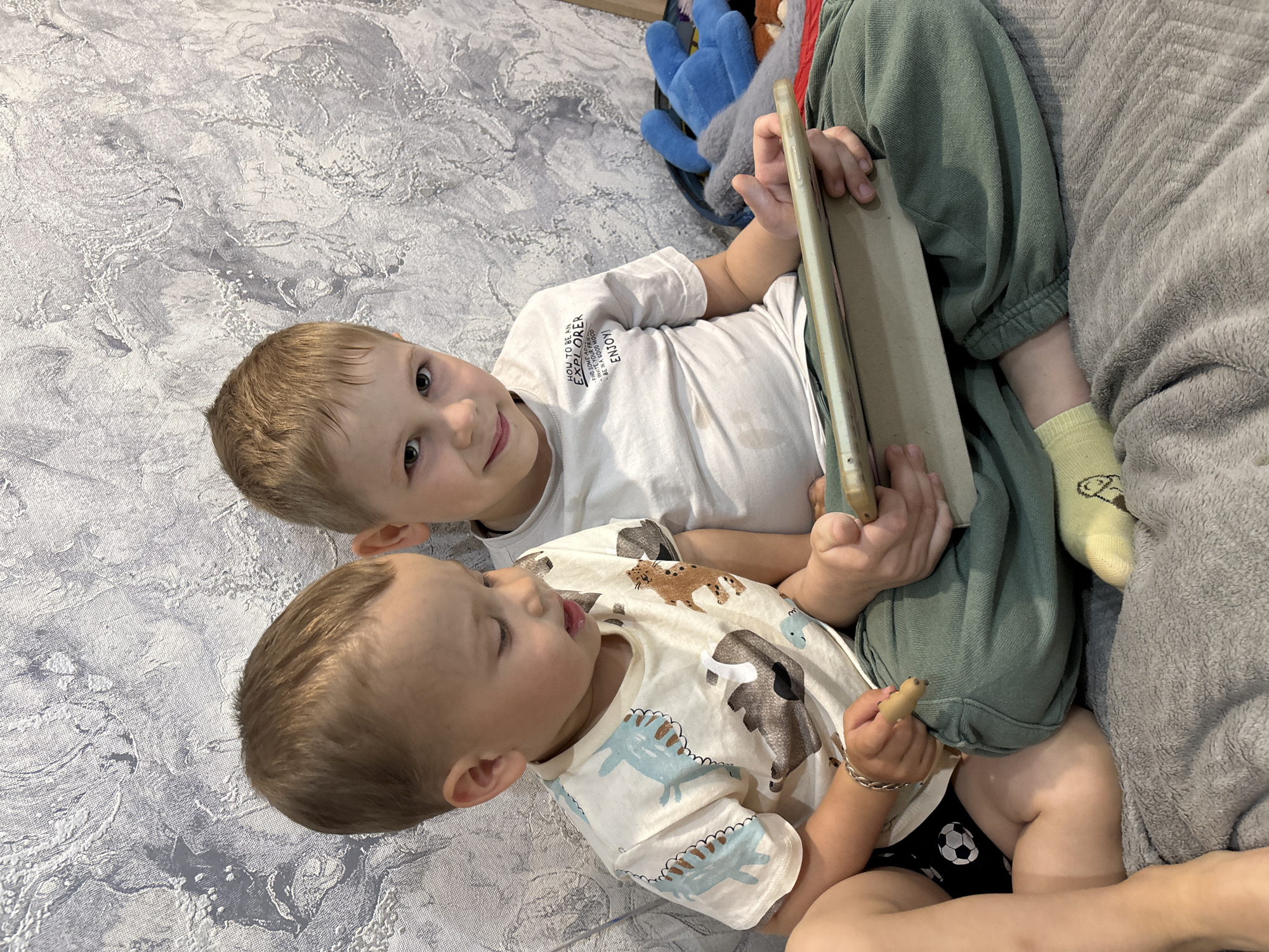 Family moments documented across Rusanovo during morning hours