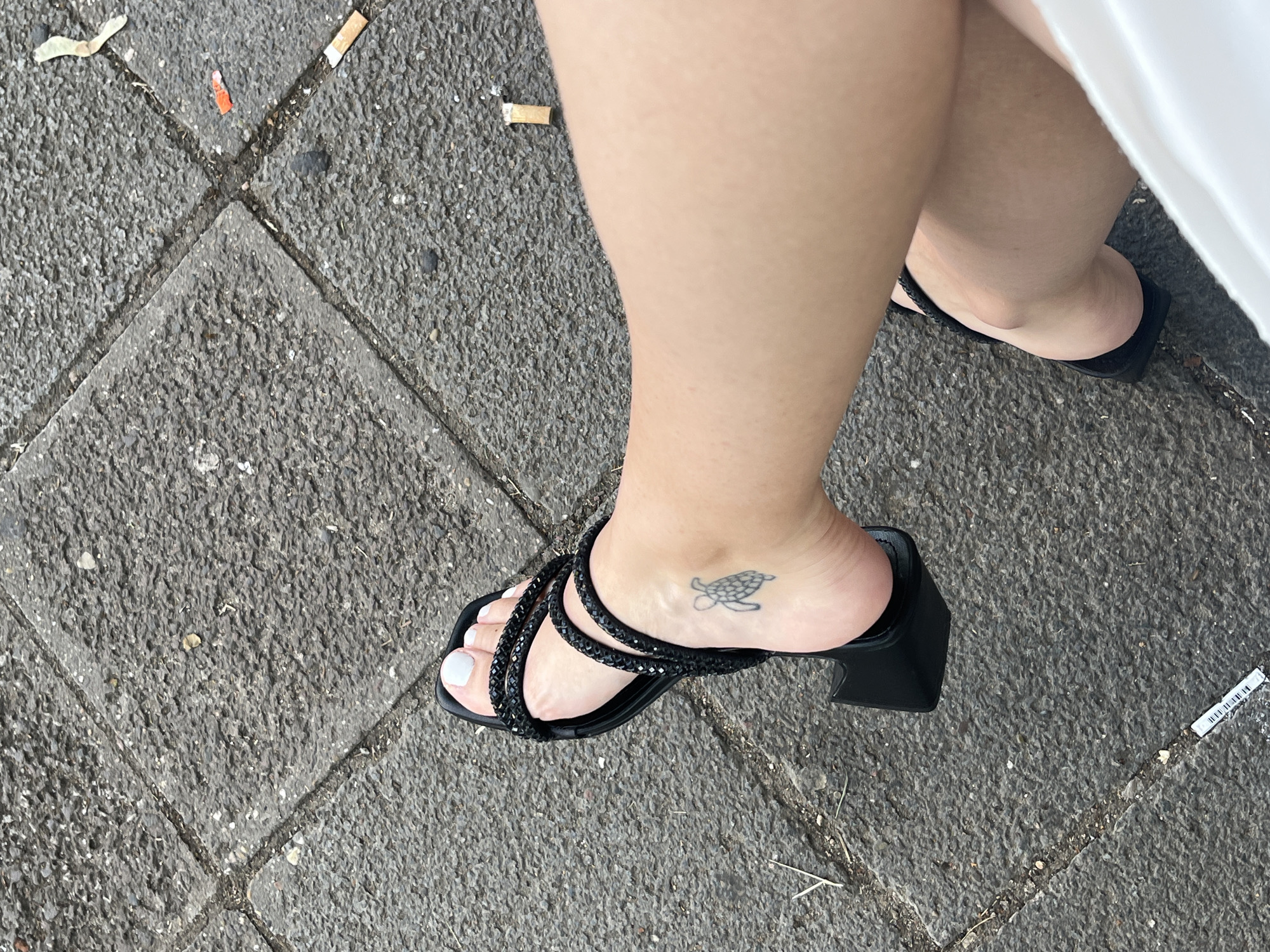 Casual afternoon moments documented across Saarbrücken streets and homes