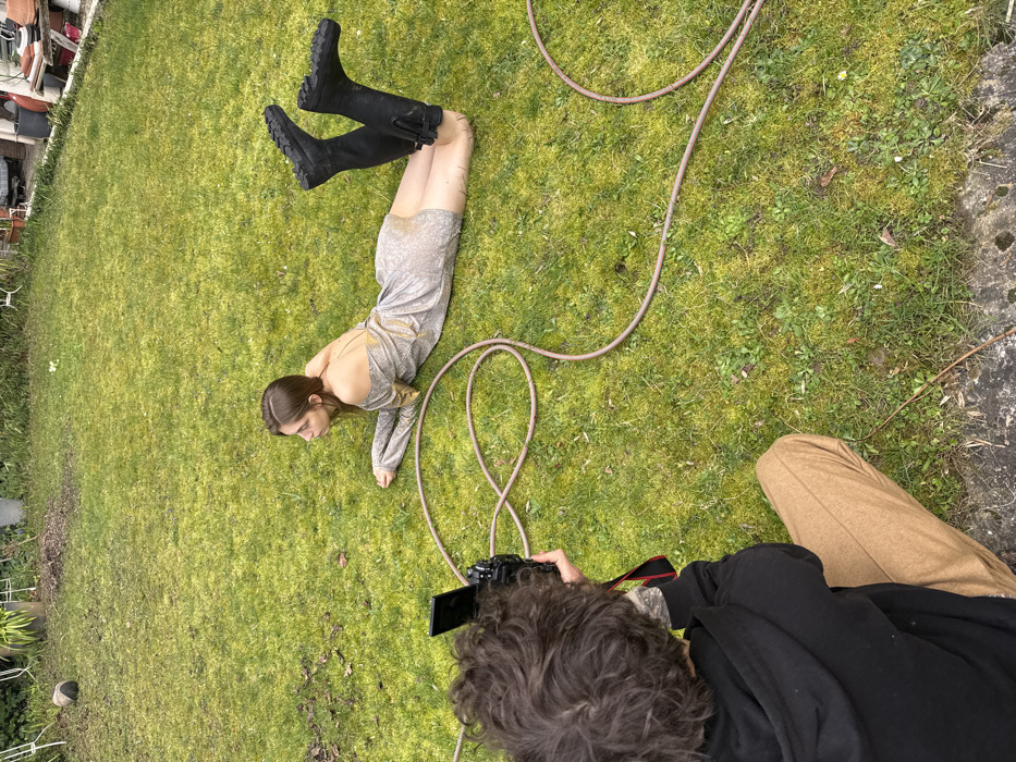 Photography session captured in private Vincennes garden