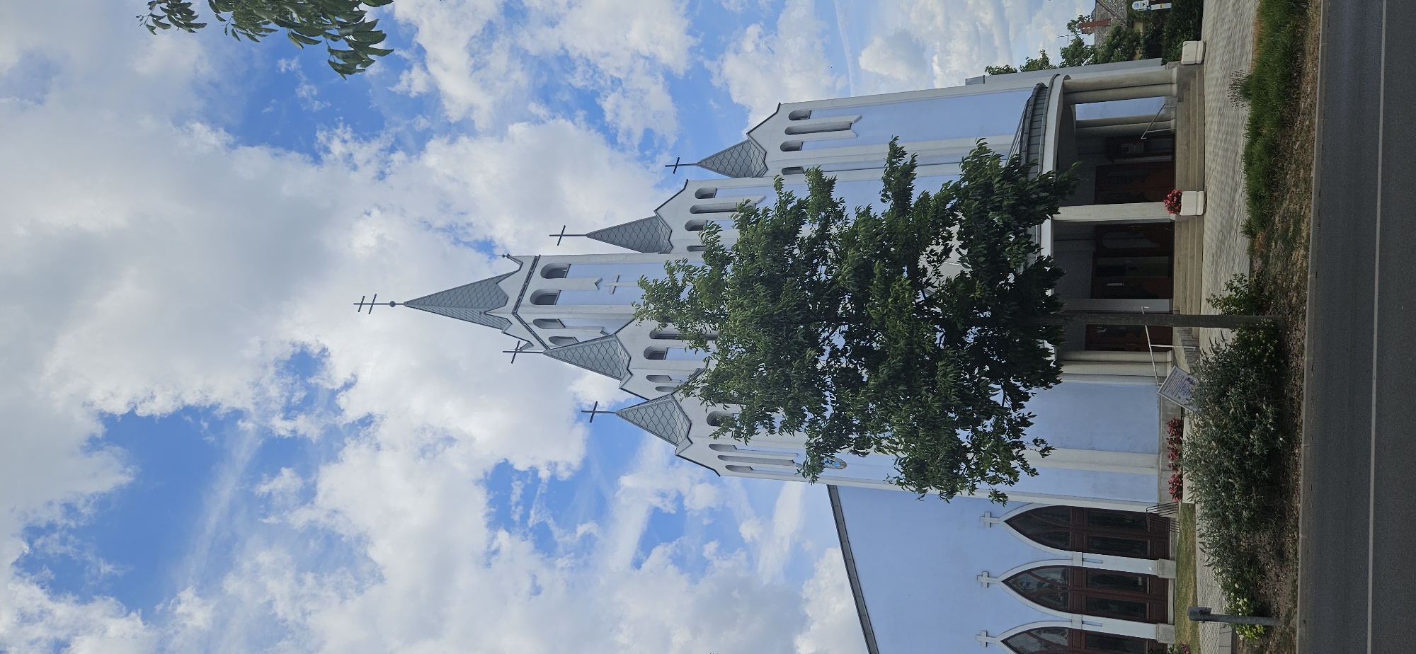 Quick tour of Hévíz landmarks, street scenes, and civic details