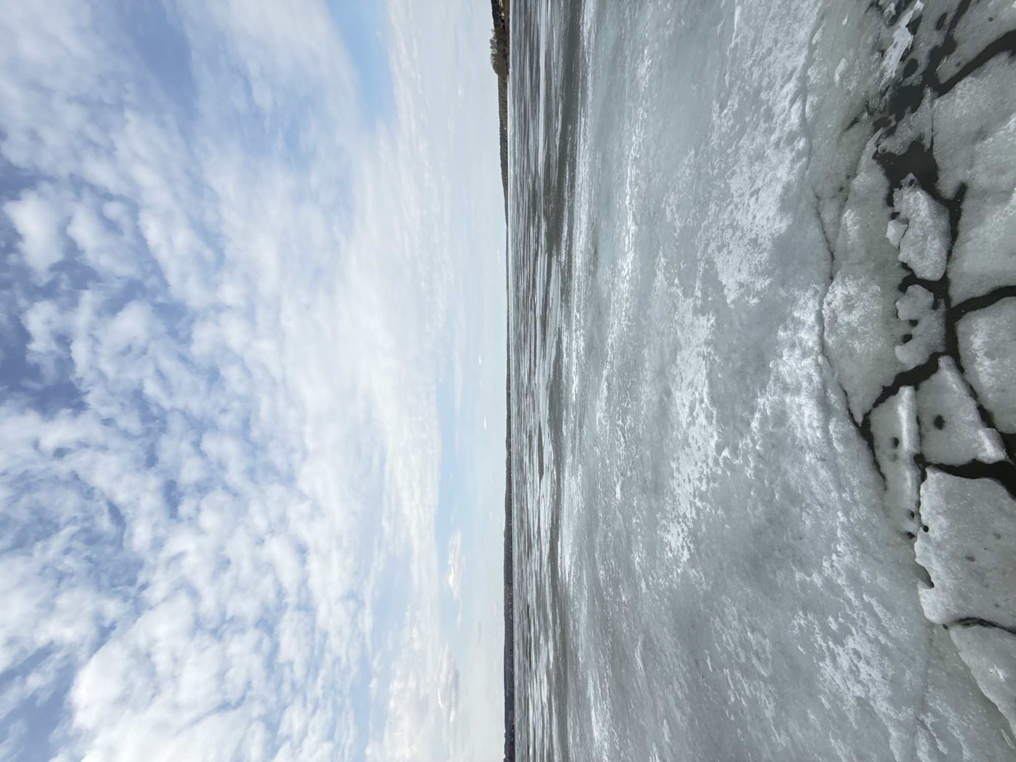 Spring morning life documented around Votkinsk Reservoir amid ice breakup