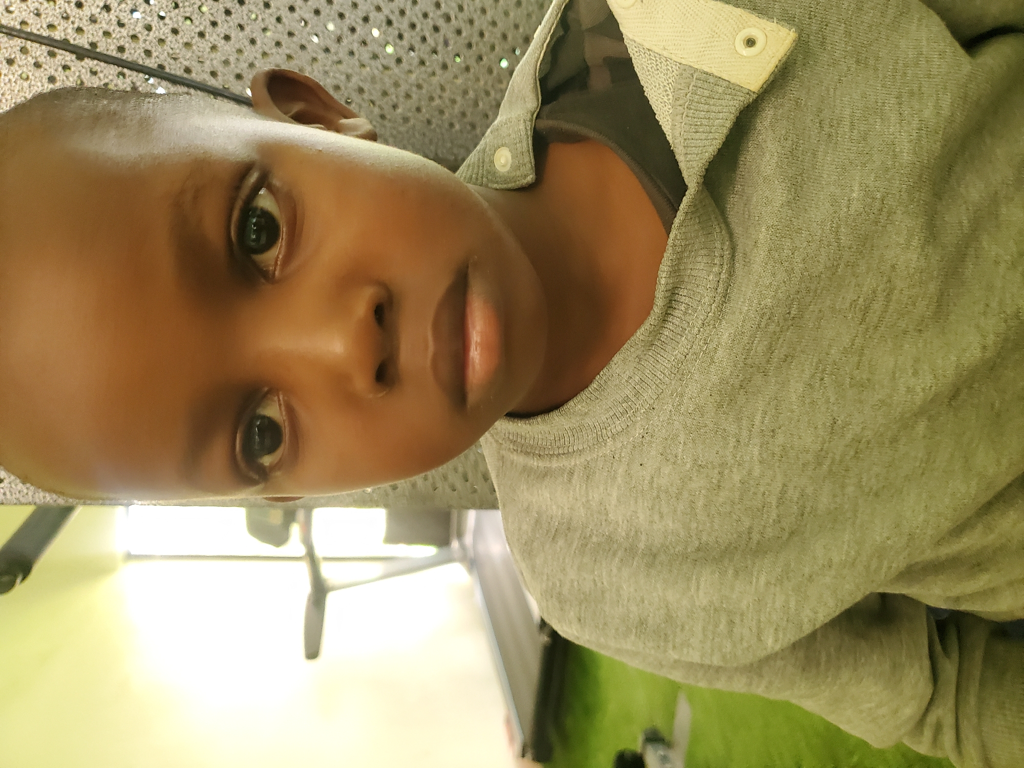 Portrait series and gym moments, grey shirt, blue seat