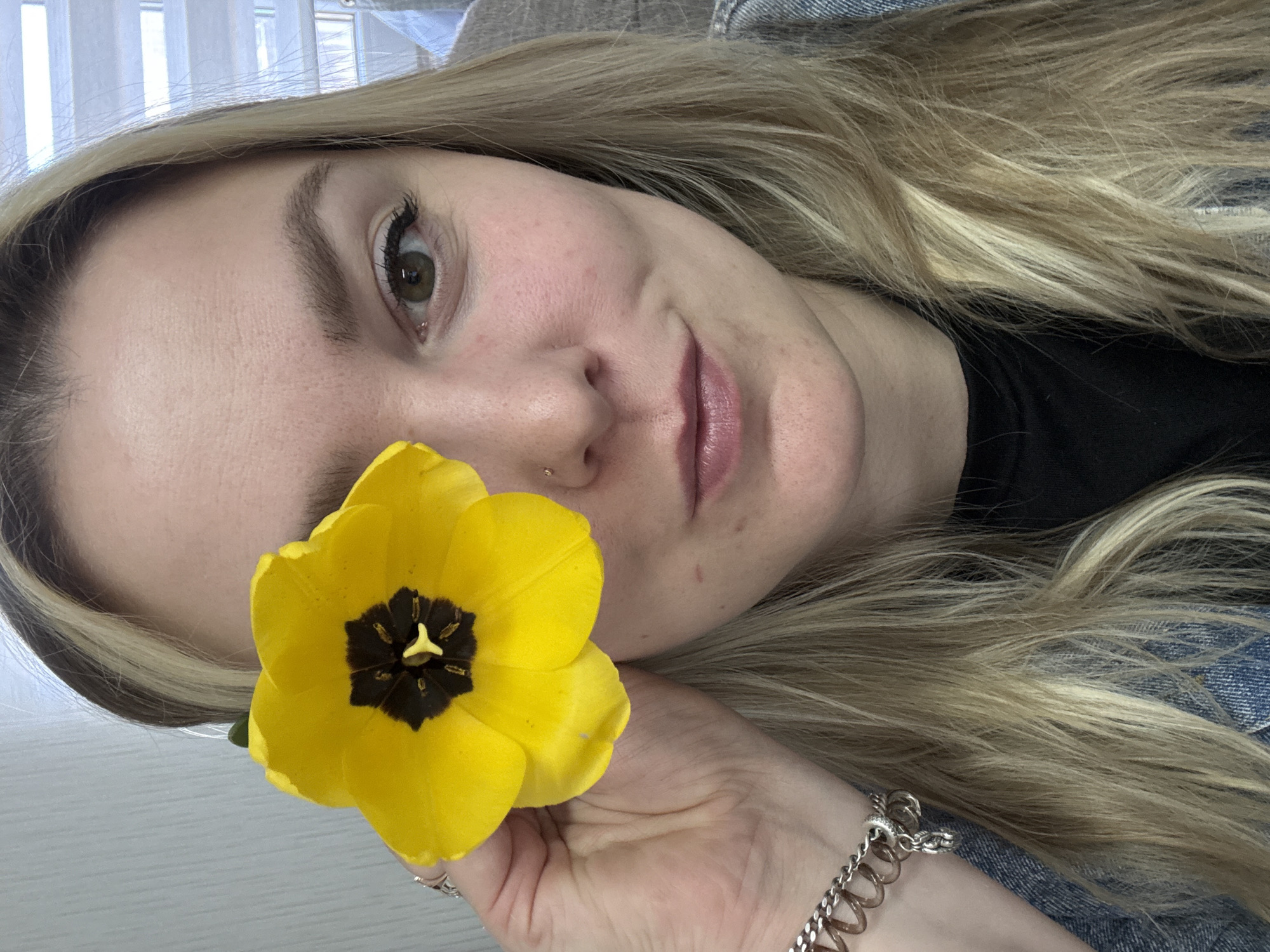 Woman poses with spring flowers in early morning Noviy photoshoot