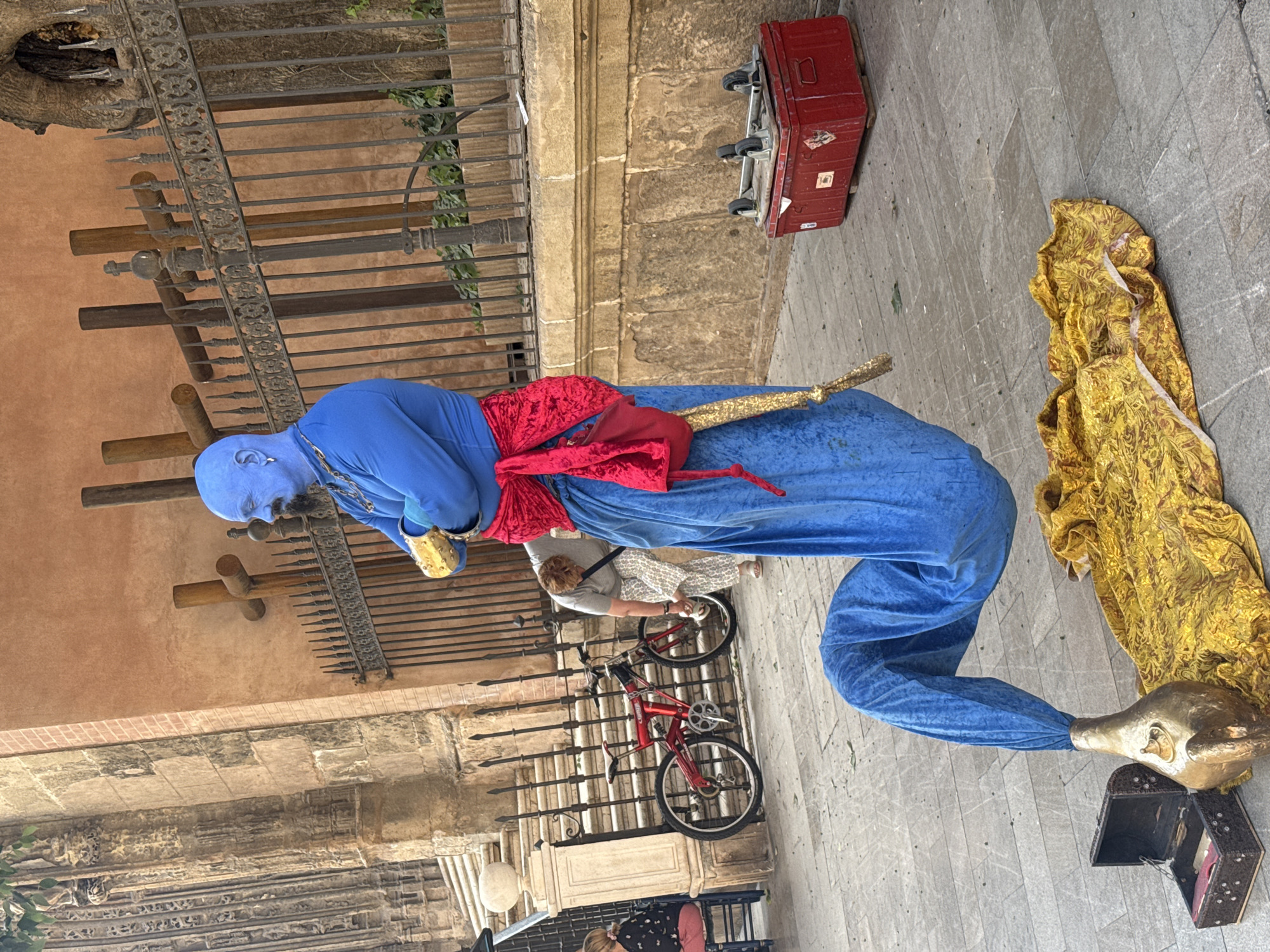 Street performers and Málaga Cathedral on a busy morning