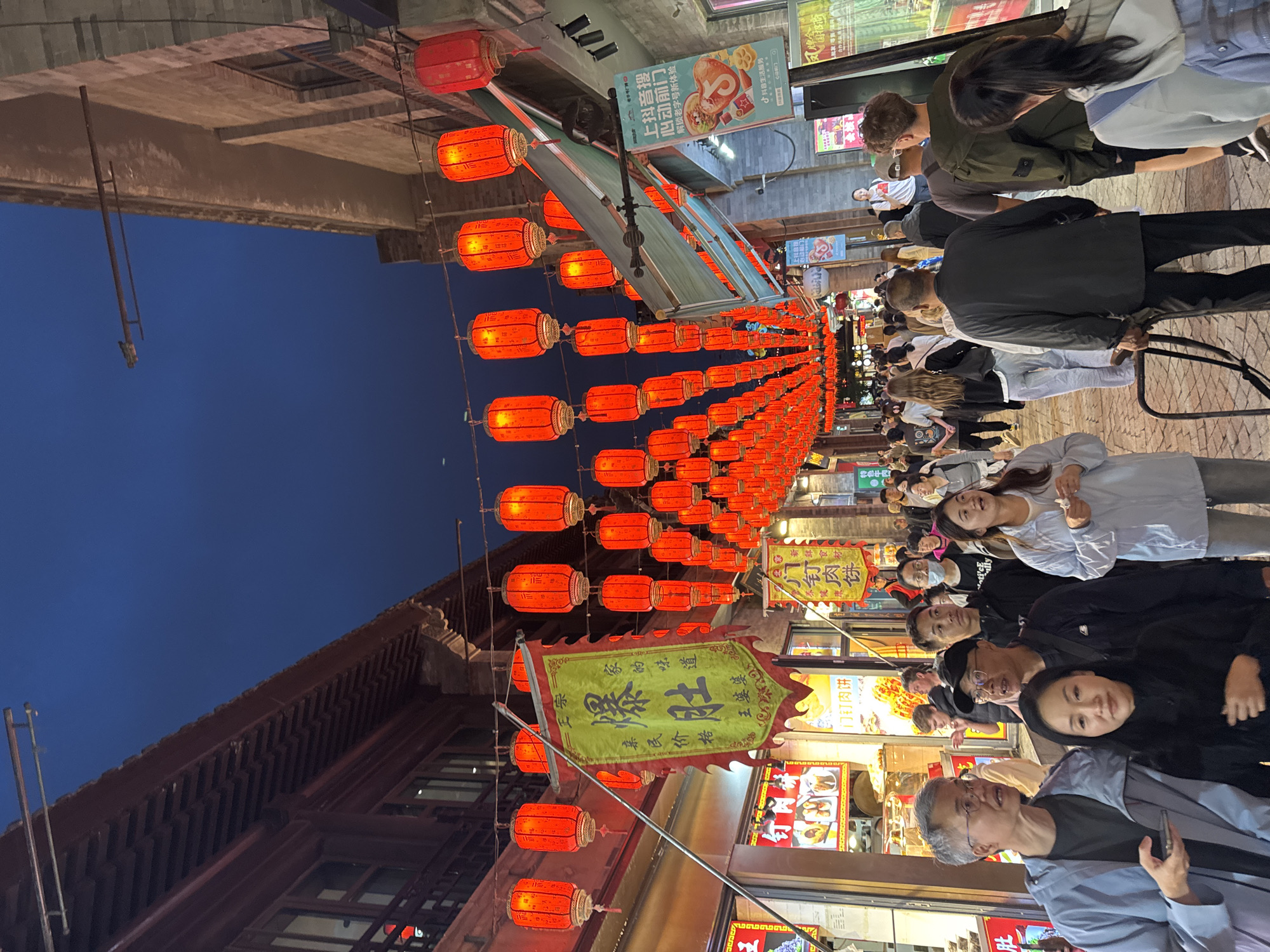 Bustling crowds enjoy lantern-lined streets, dining in Beijing's Dongcheng District