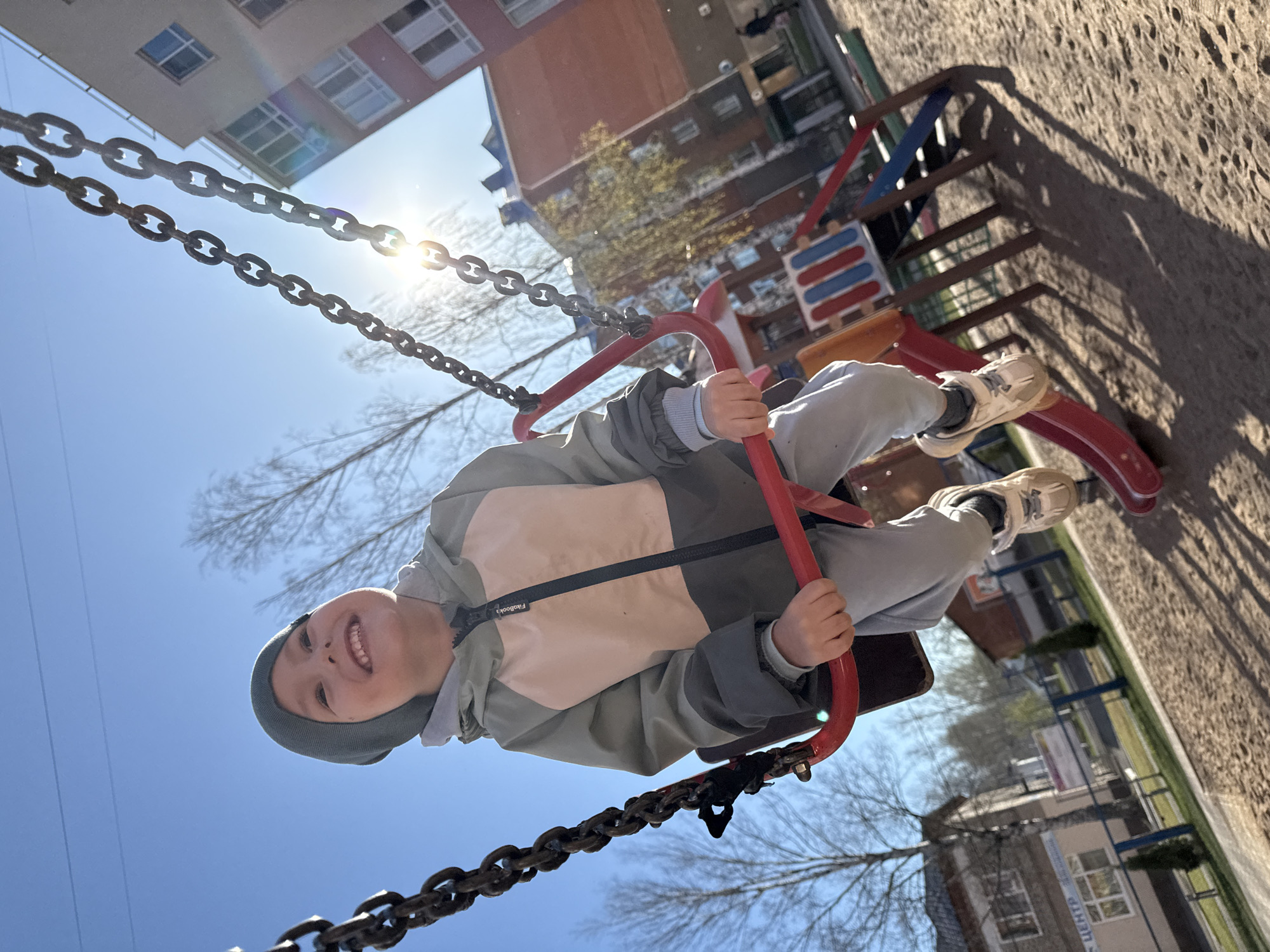 Spring afternoon life documented across Chaikovsky, Russia neighborhoods