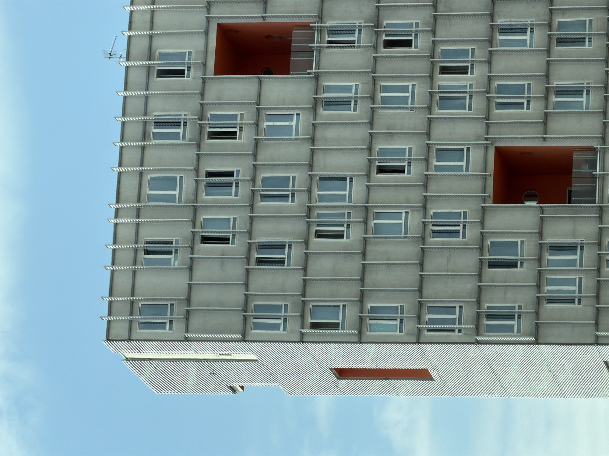 Architectural survey of Évry-Courcouronnes buildings, mid-afternoon