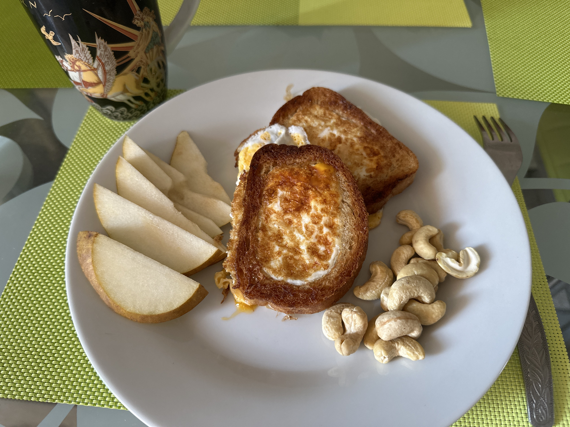 Eggs in toast rings, pears, and cashews — breakfast in Podolsk
