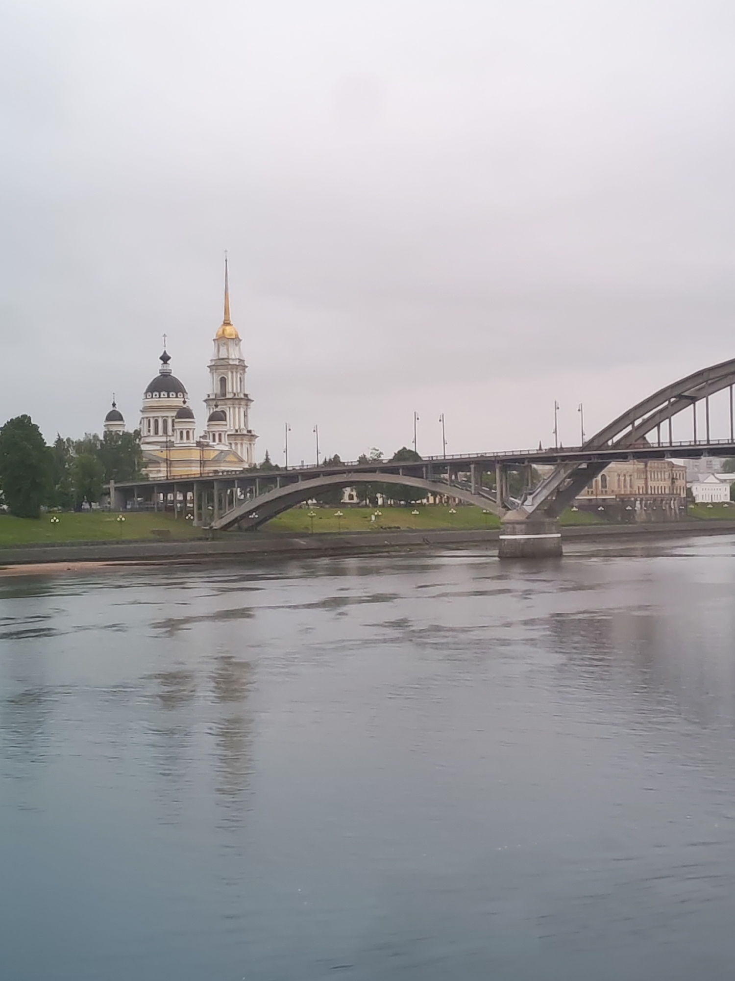 River traffic documented in Bol'shie Mkhi, Russia early morning