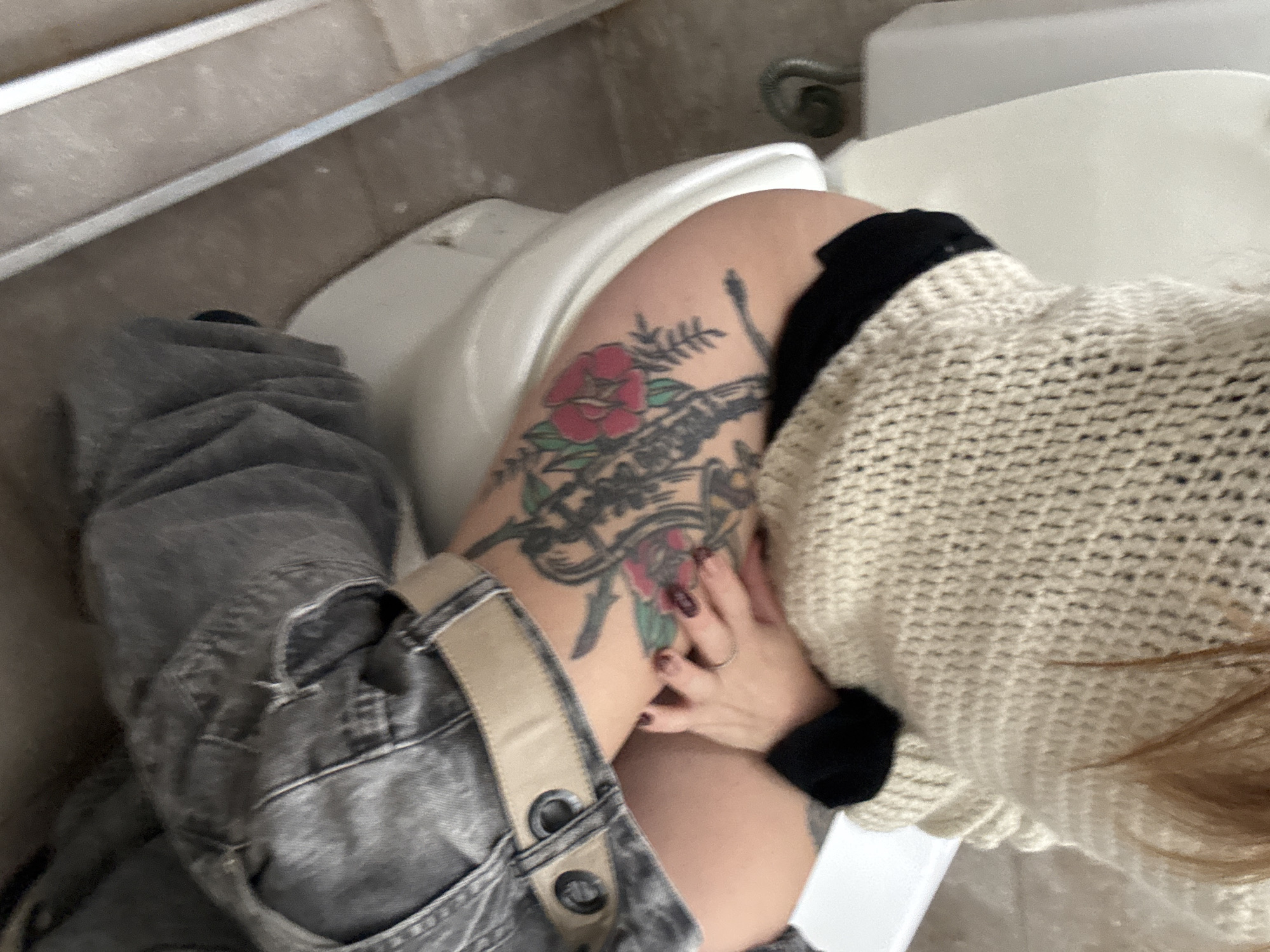 Bathroom scene with visible tattoo documented in Cordoba