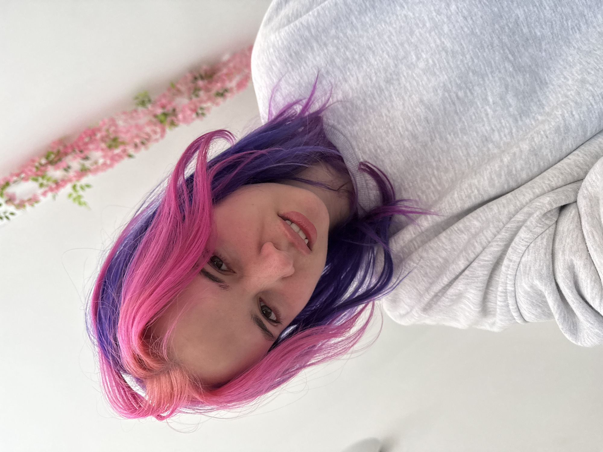 Pink-purple haired person photographed repeatedly in Zagreb apartment