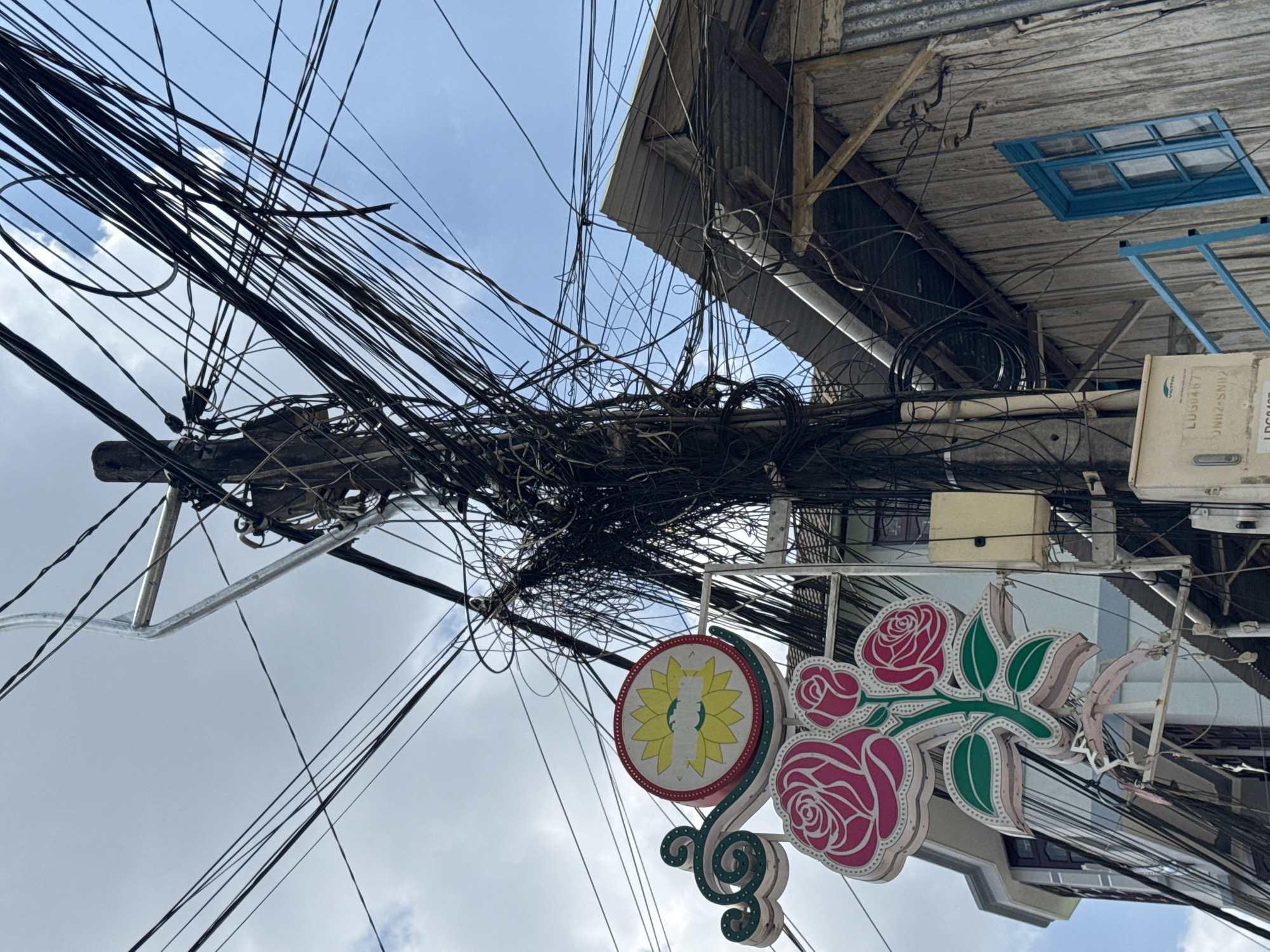 Morning street life documented in Đà Lạt's Cam Ly district