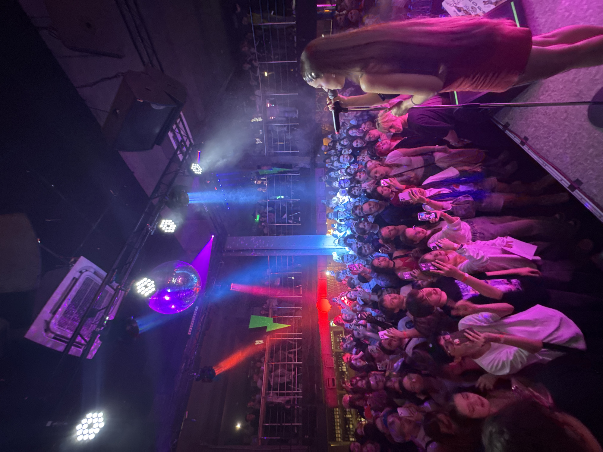 Concert draws smartphone-recording crowd in Novosibirsk venue