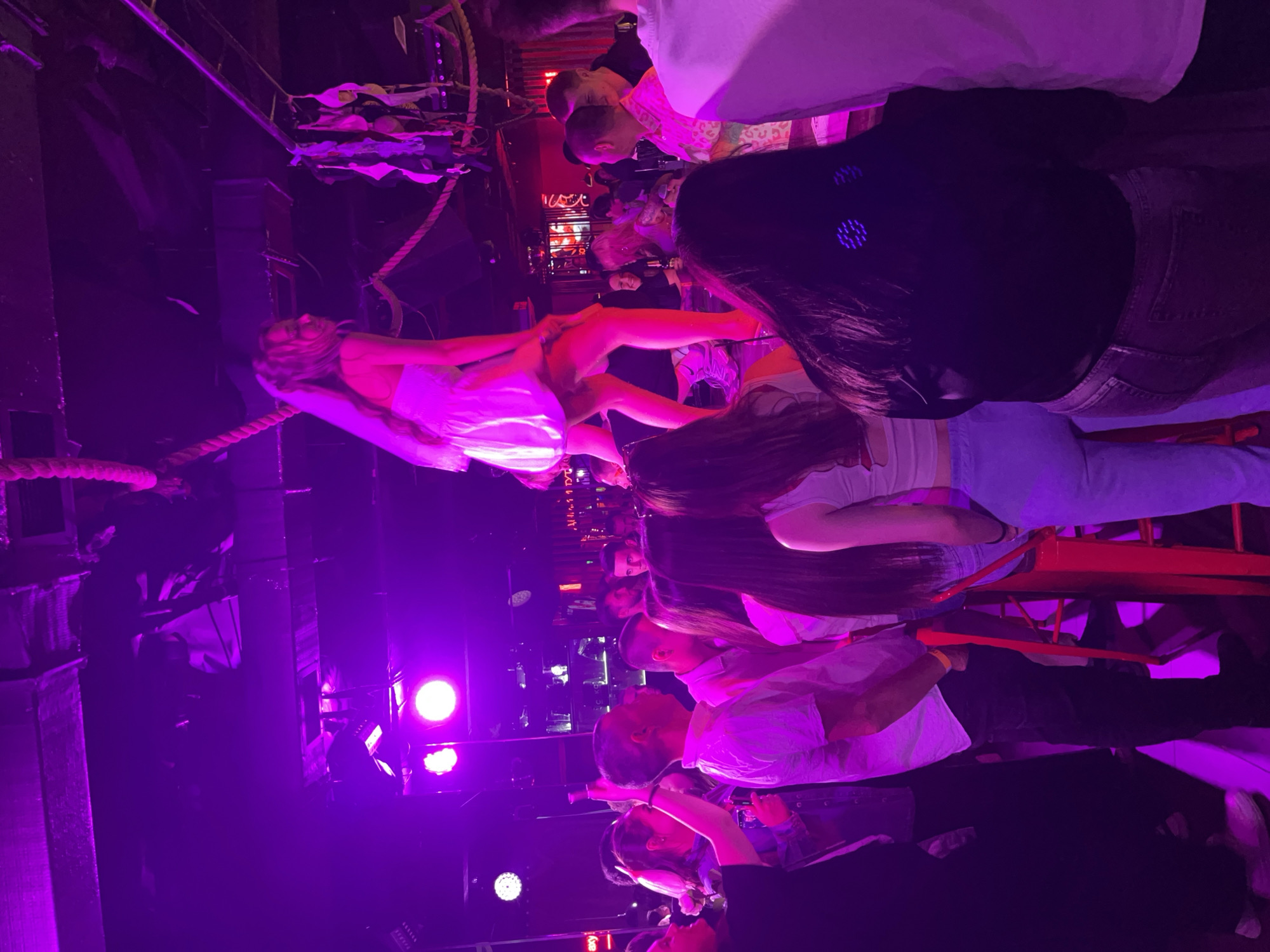 Bachelorette party lights up a Naberezhnye Chelny nightclub