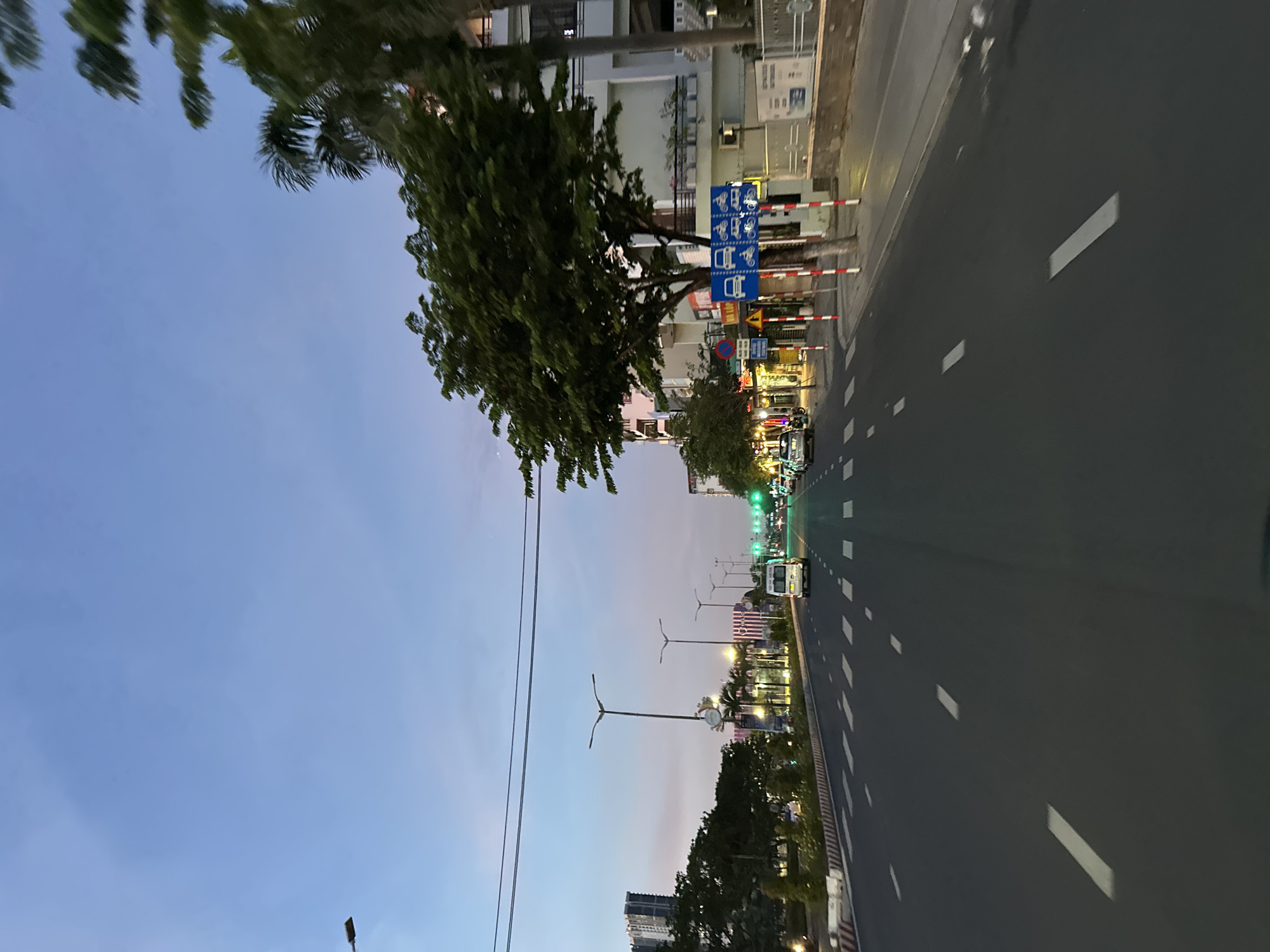 Sunset streets and soccer viewing in Đà Nẵng