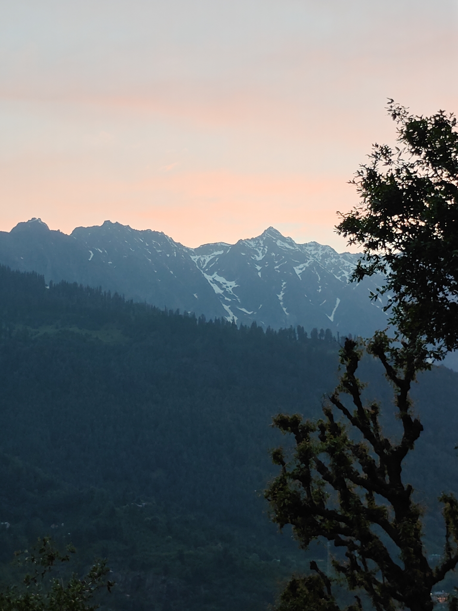 Mountain vistas and trail markers observed in Vashisht, India