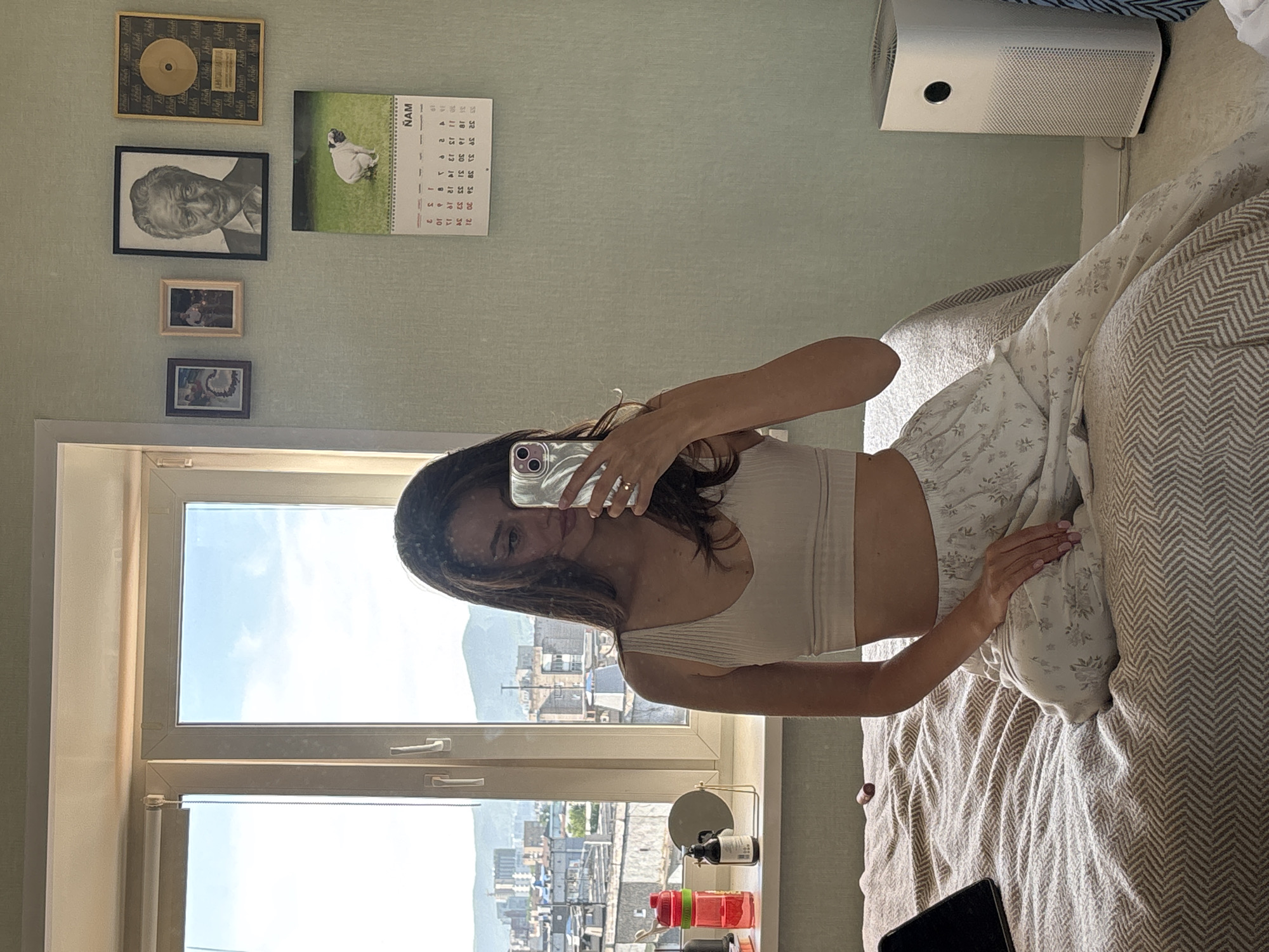 Woman documents morning routine through selfies in Krasnoyarsk apartment