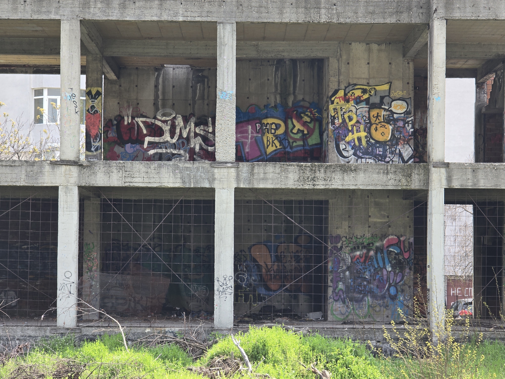 Abandoned building with graffiti documented by witness