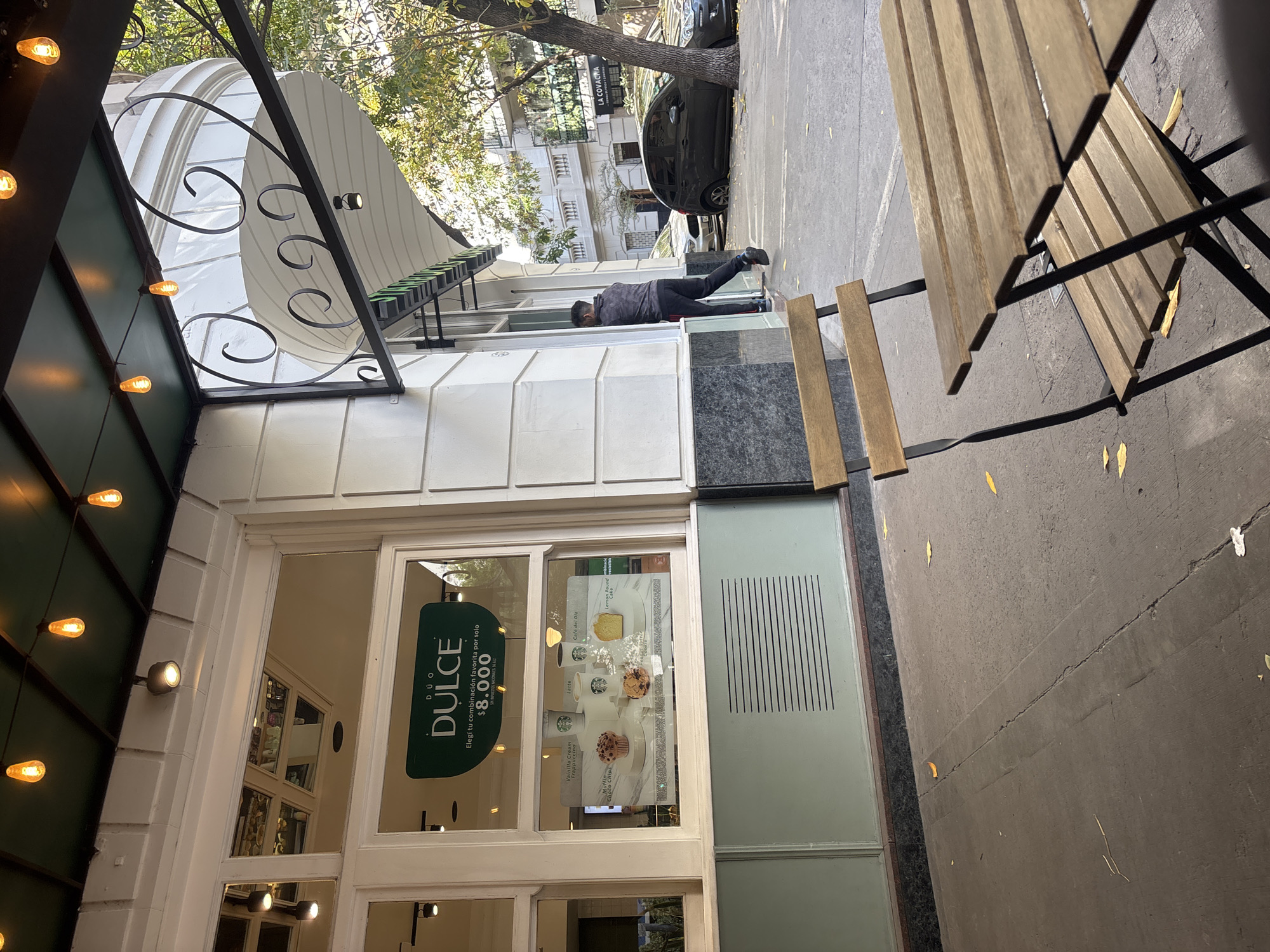 Street scenes documented near Buenos Aires commercial district