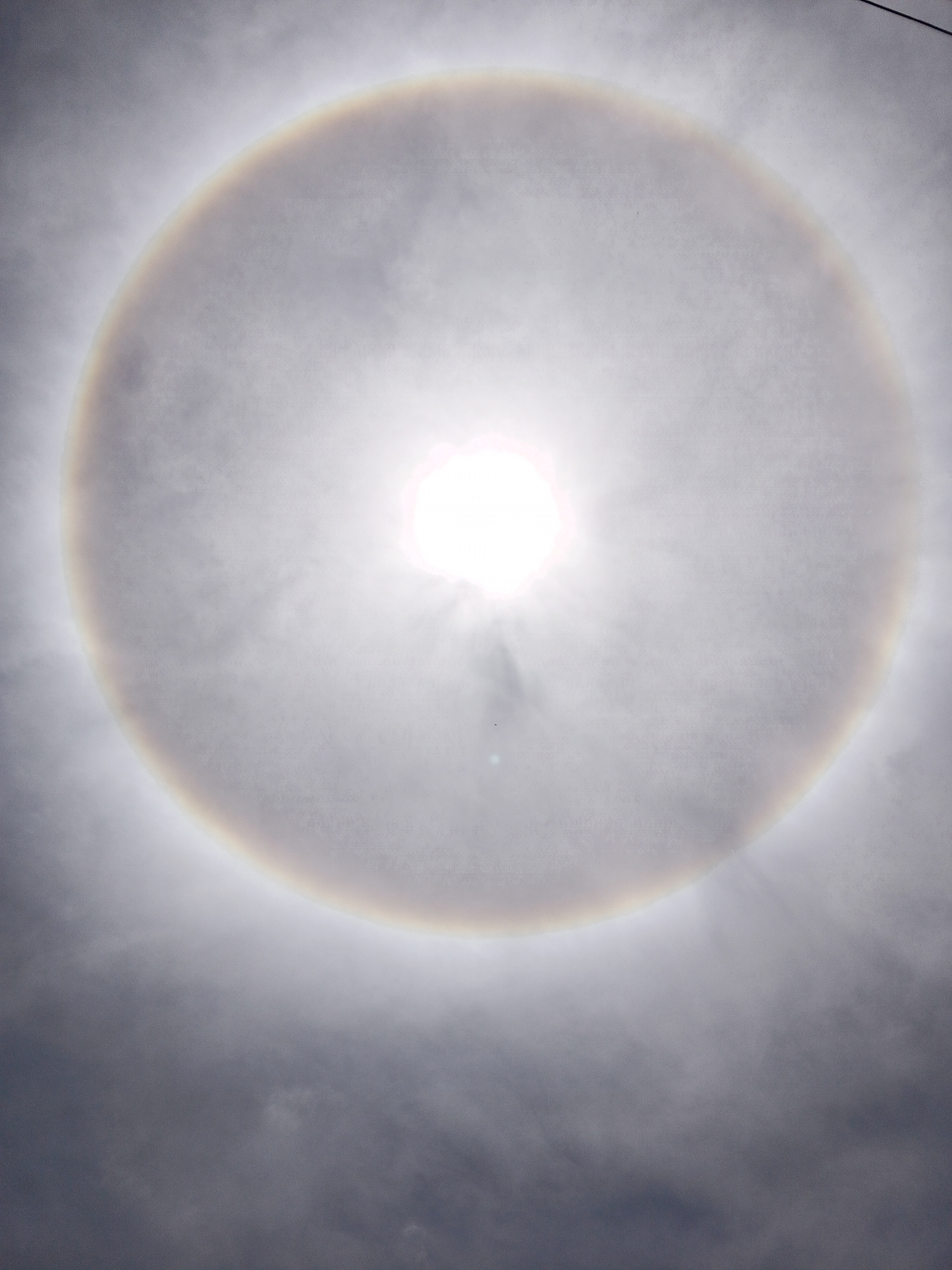 Colorful sun halo observed in Juan Griego, Venezuela
