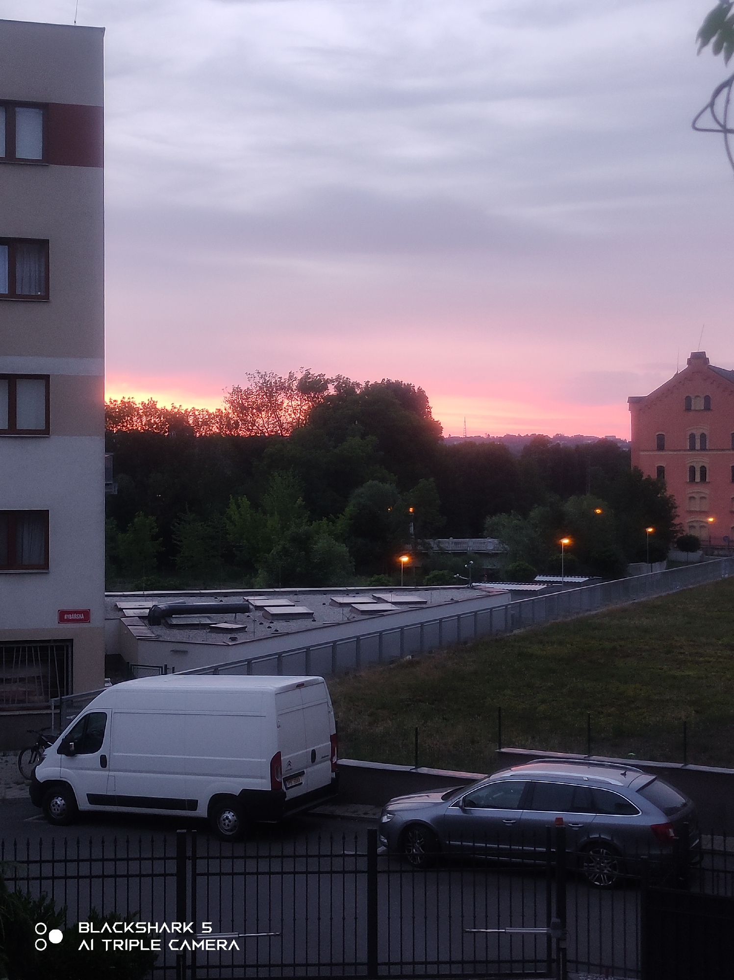 A summer evening at home in Pilsen, cooking and hanging out.