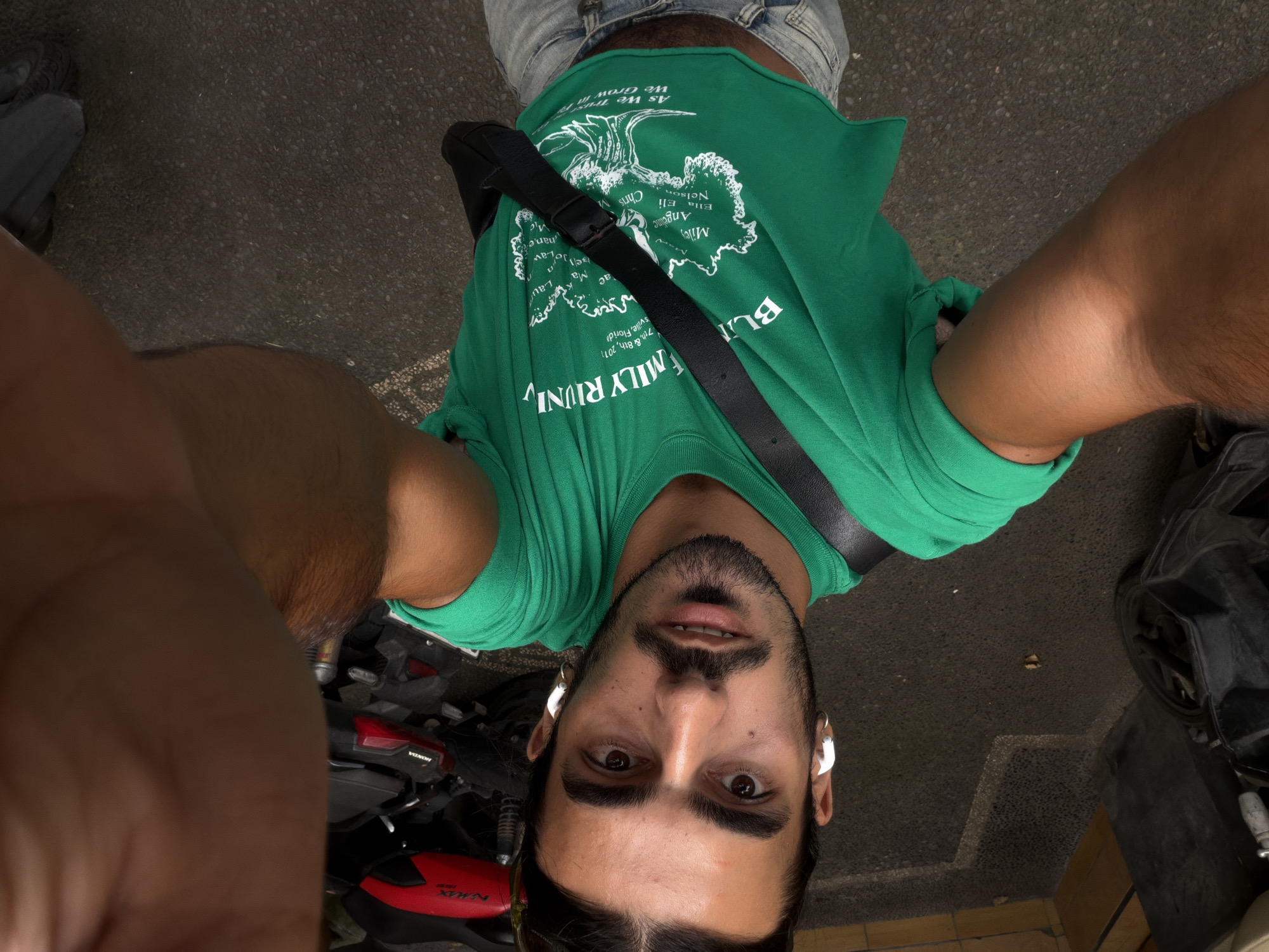 Man documents morning routine with selfies, scooter ride in Bali