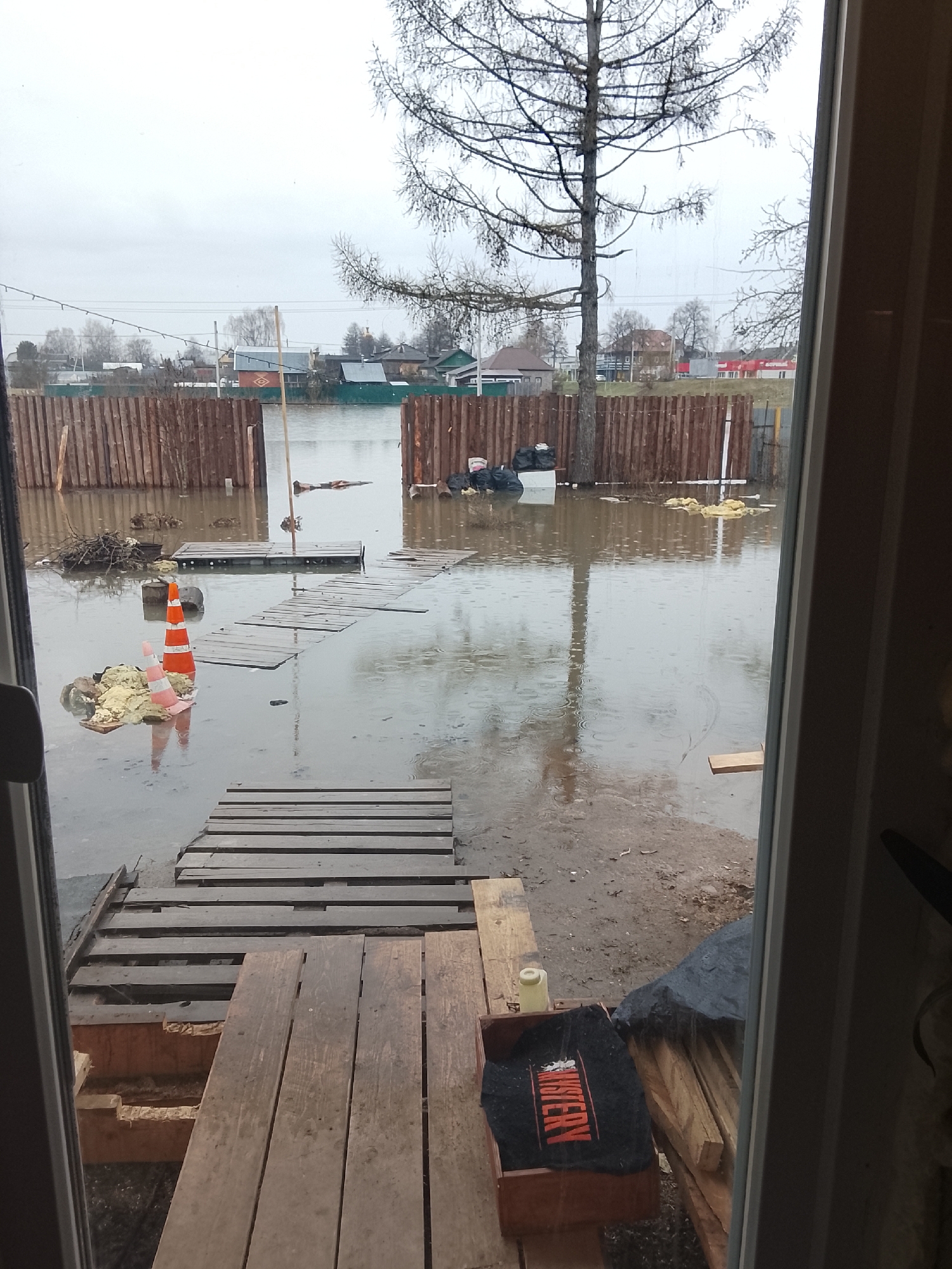 Flooding observed in Высокиничи, Russia with high water levels