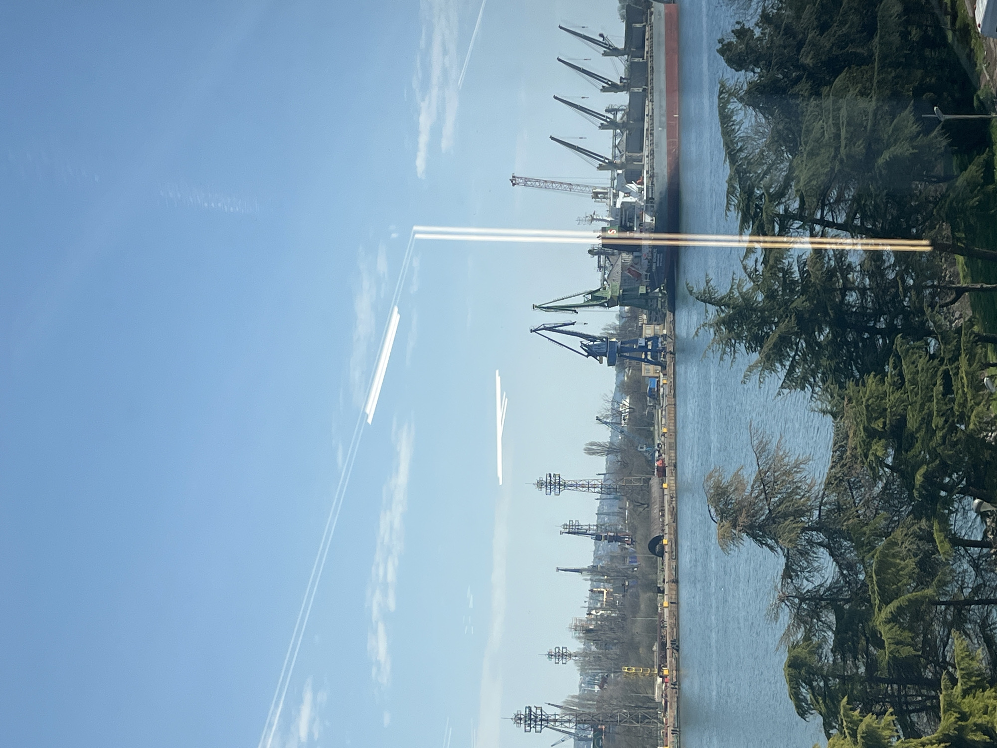 Port and gym scenes captured simultaneously at same coordinates