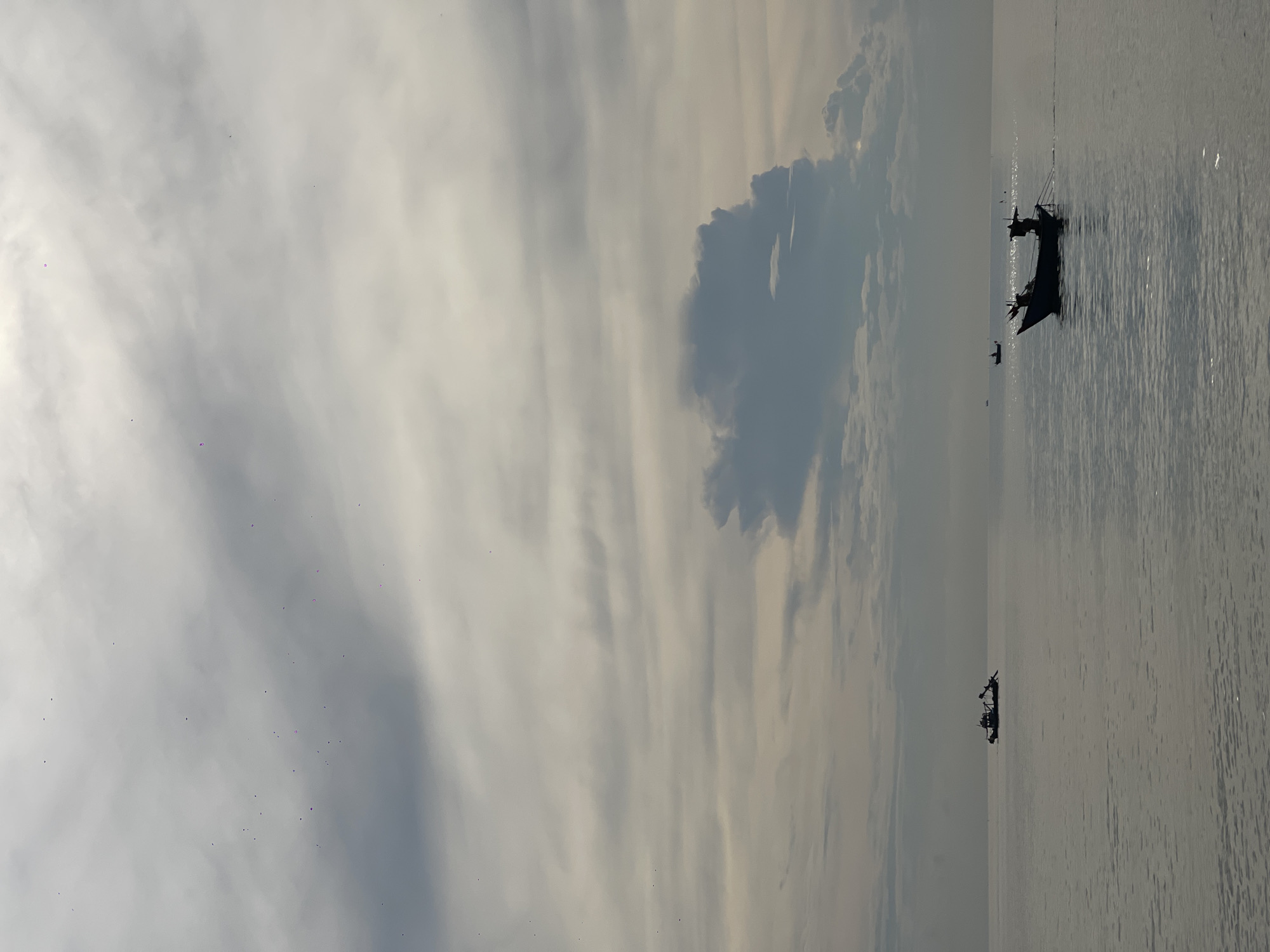 Quiet Đà Nẵng shoreline, fishing boats, and an early morning run