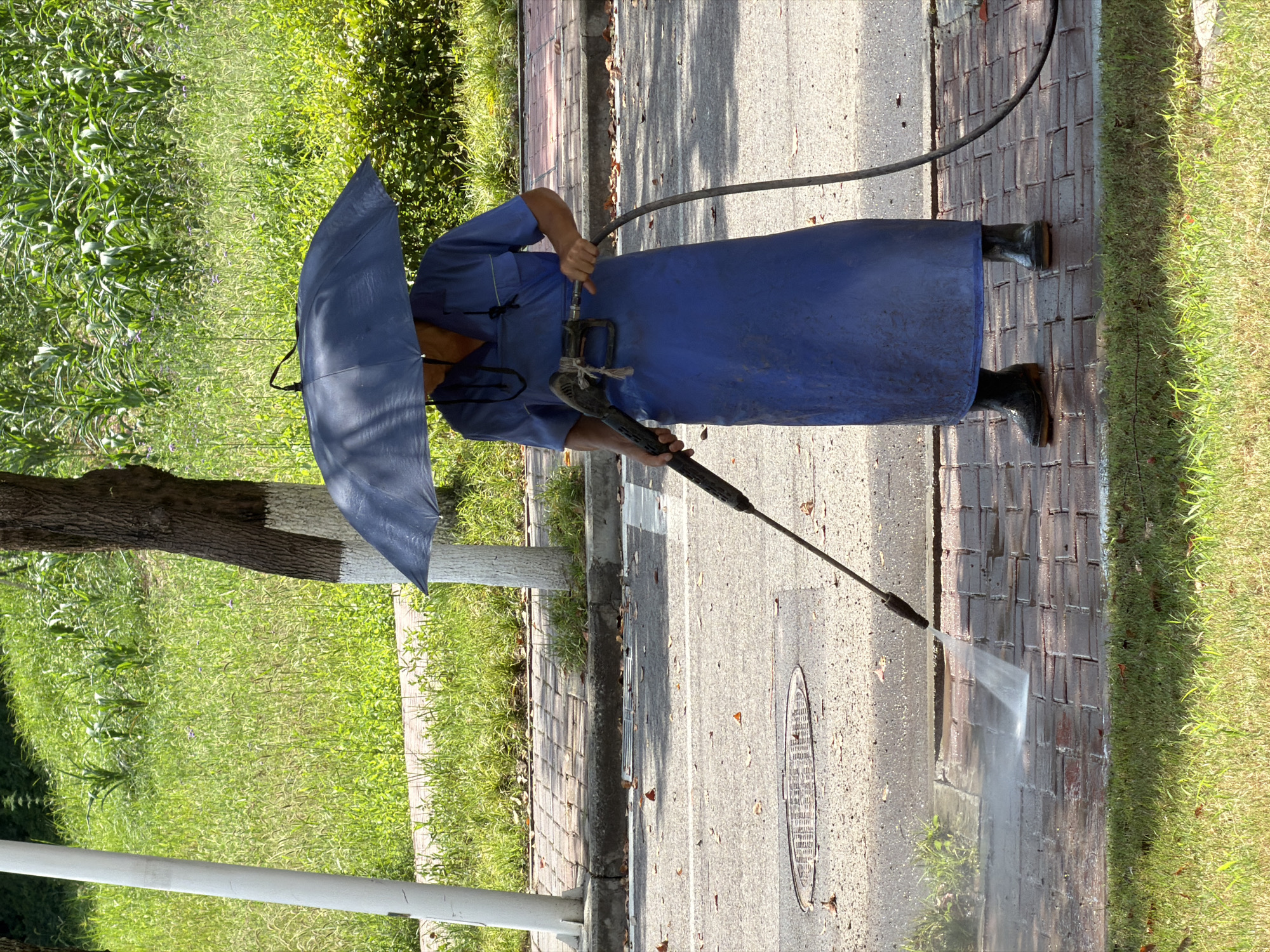 Morning routines on a Jiangjin campus: cleaning, commuting, walking