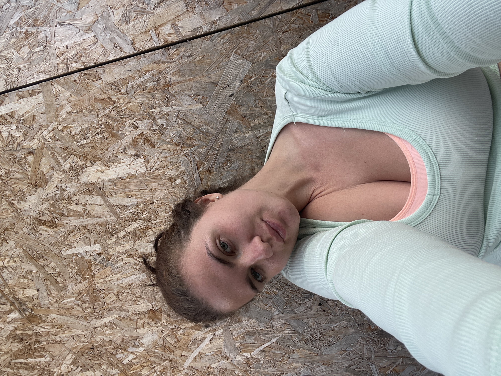Woman photographed at multiple Moscow-area locations over three hours