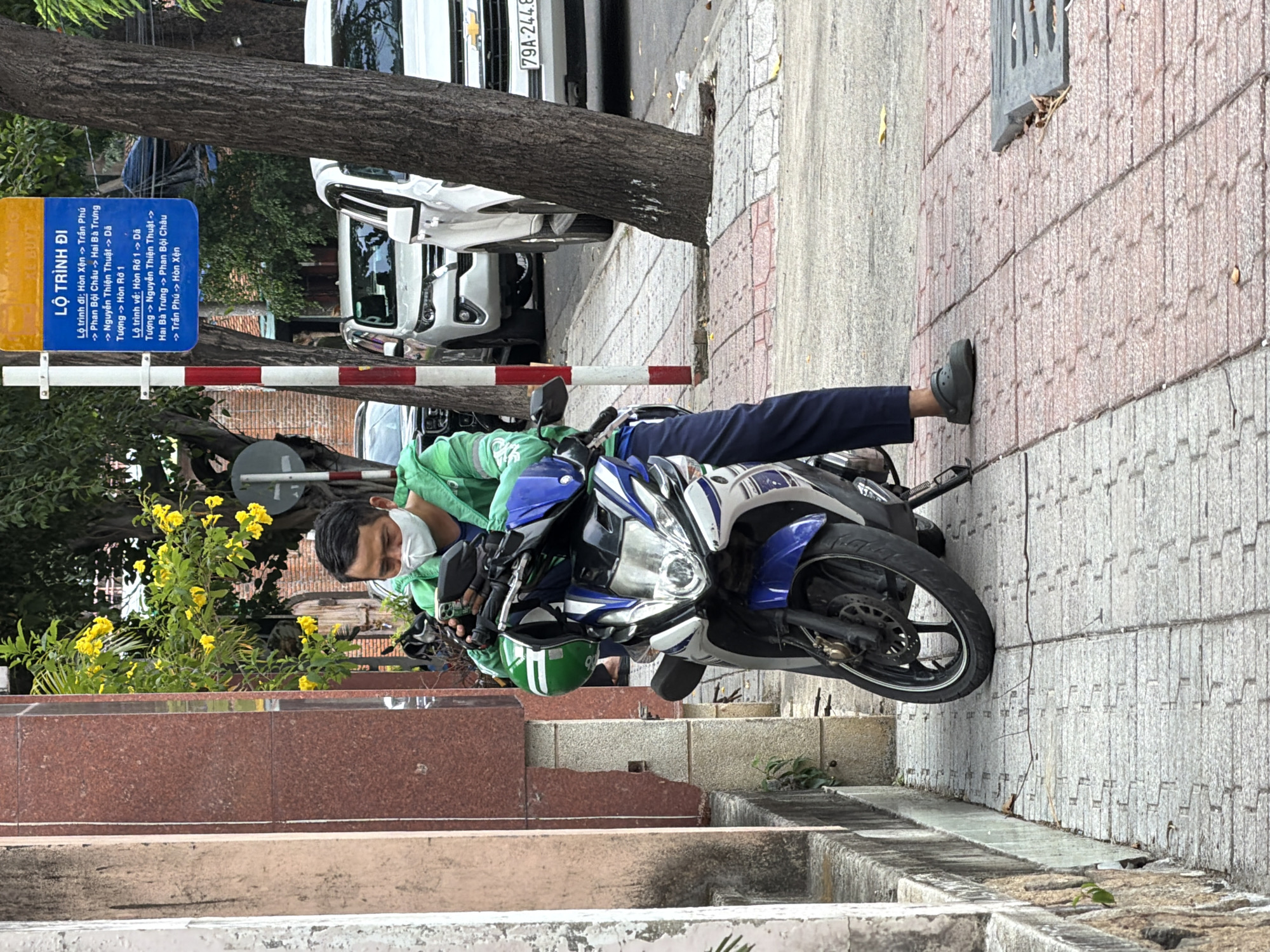 Everyday life on Nha Trang's streets on an August morning