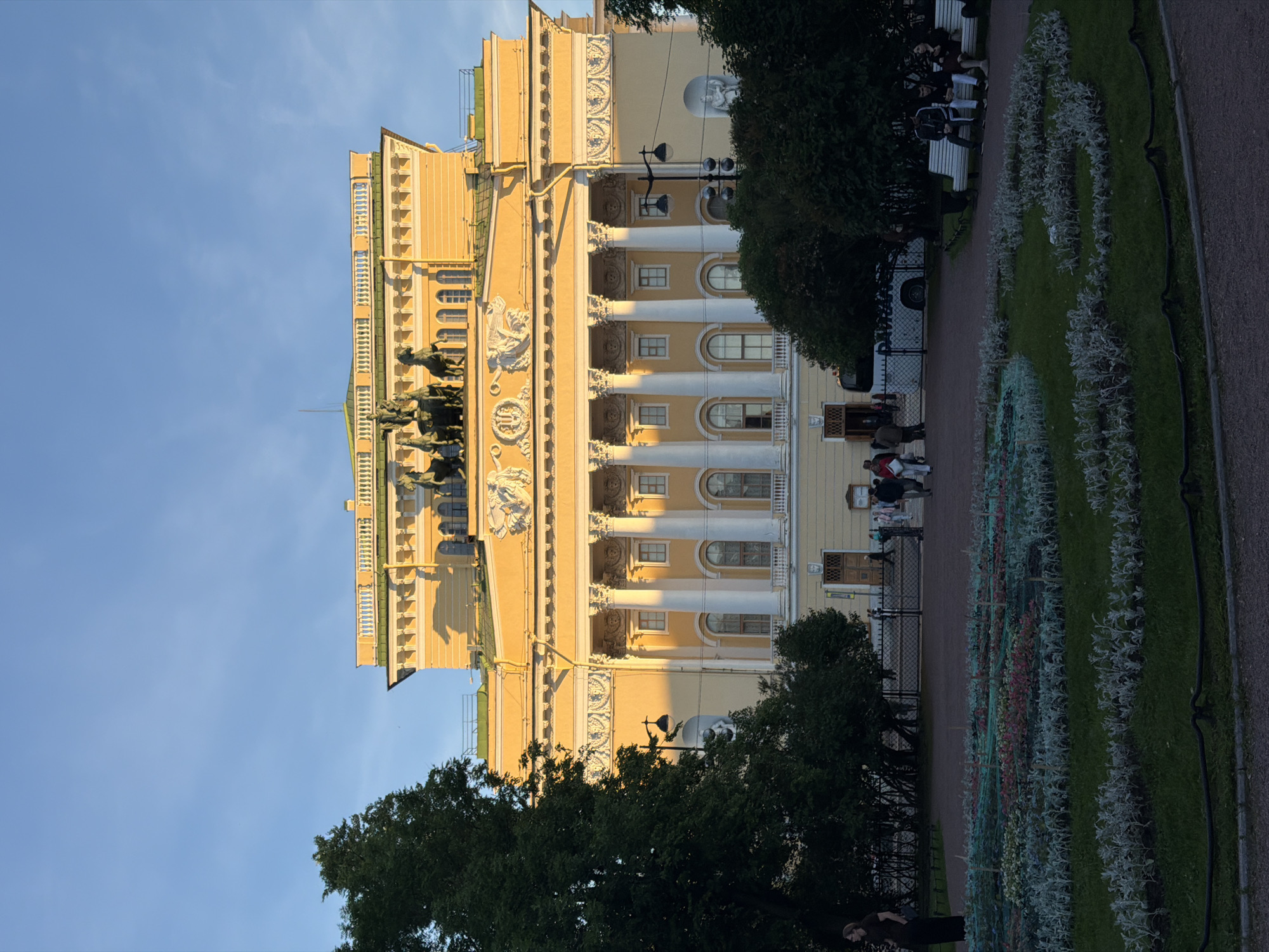 Fire performer draws crowds in Saint Petersburg park
