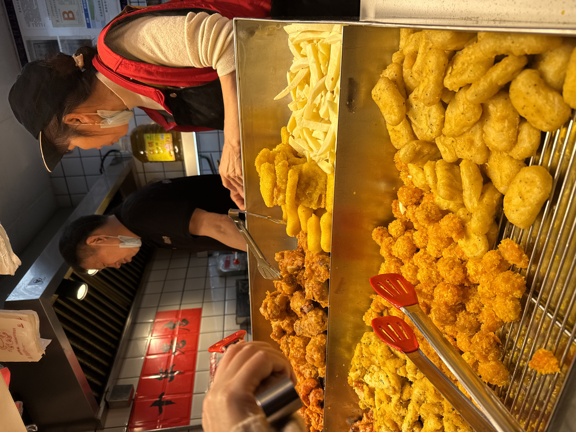 Daily life and food service scenes in Liangjiang