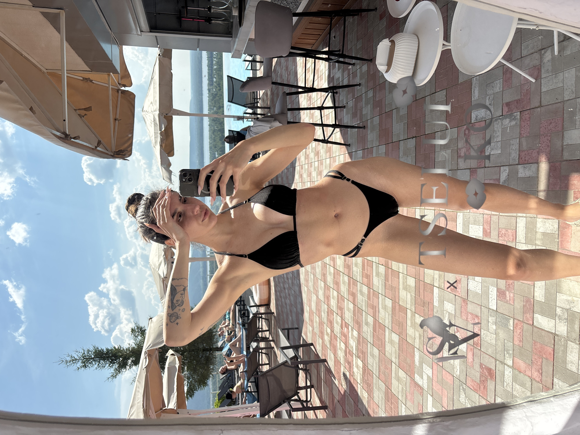 Poolside selfies at a Novokuybyshevsk outdoor leisure spot