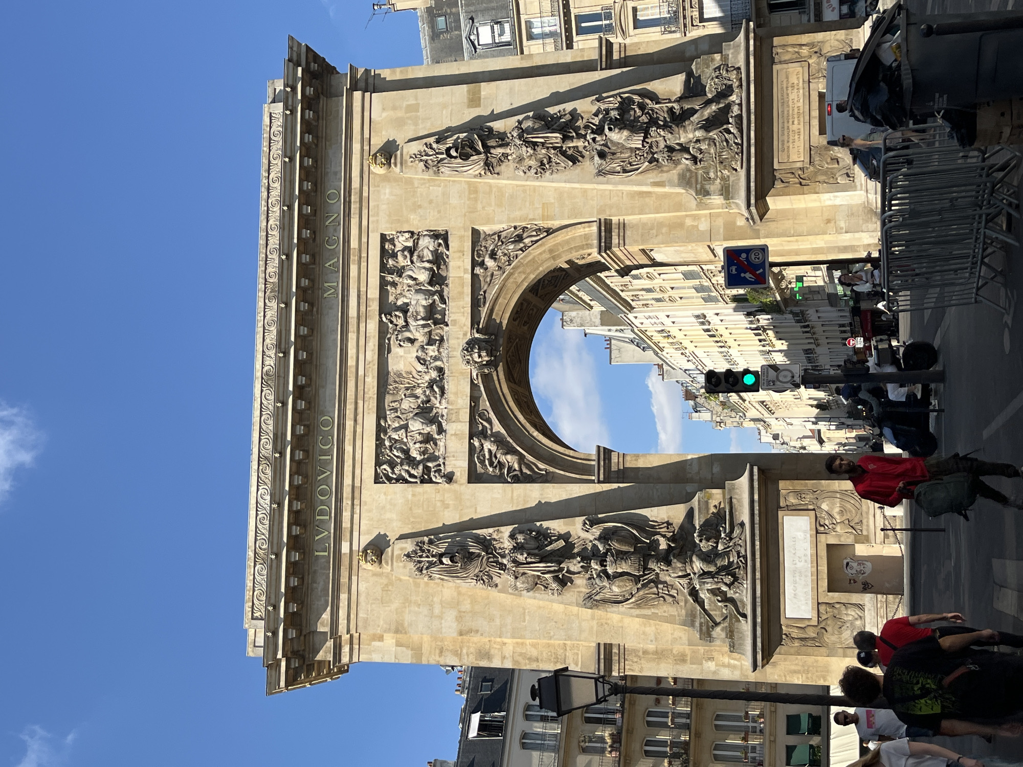 Parisian landmarks: a triumphal arch and a covered passage