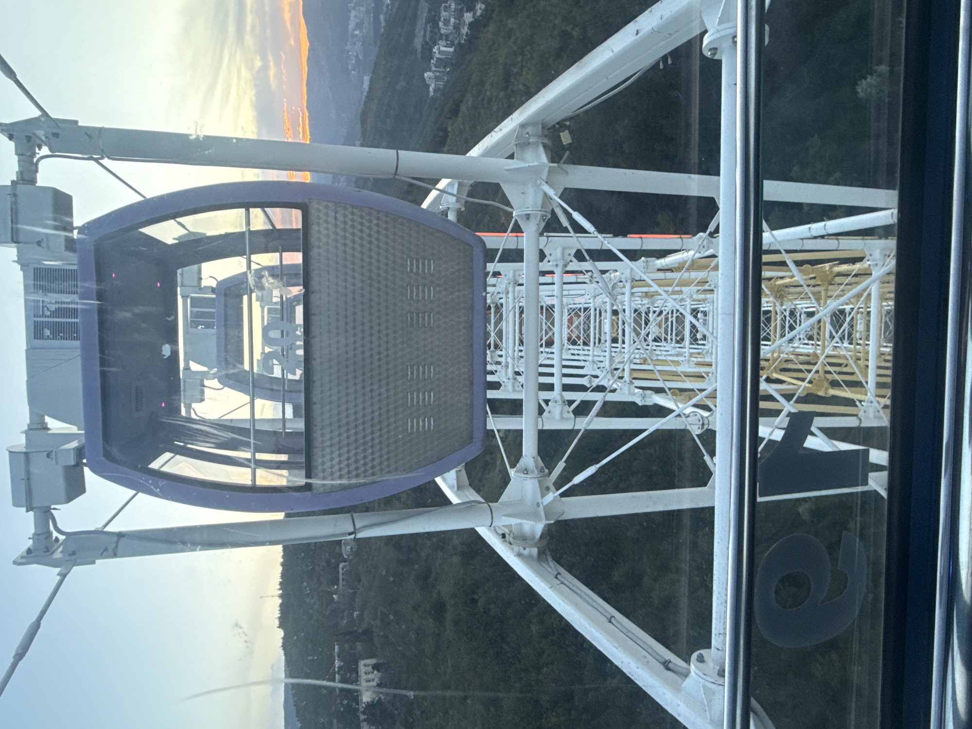 Evening Ferris wheel ride offers panoramic views of Tbilisi