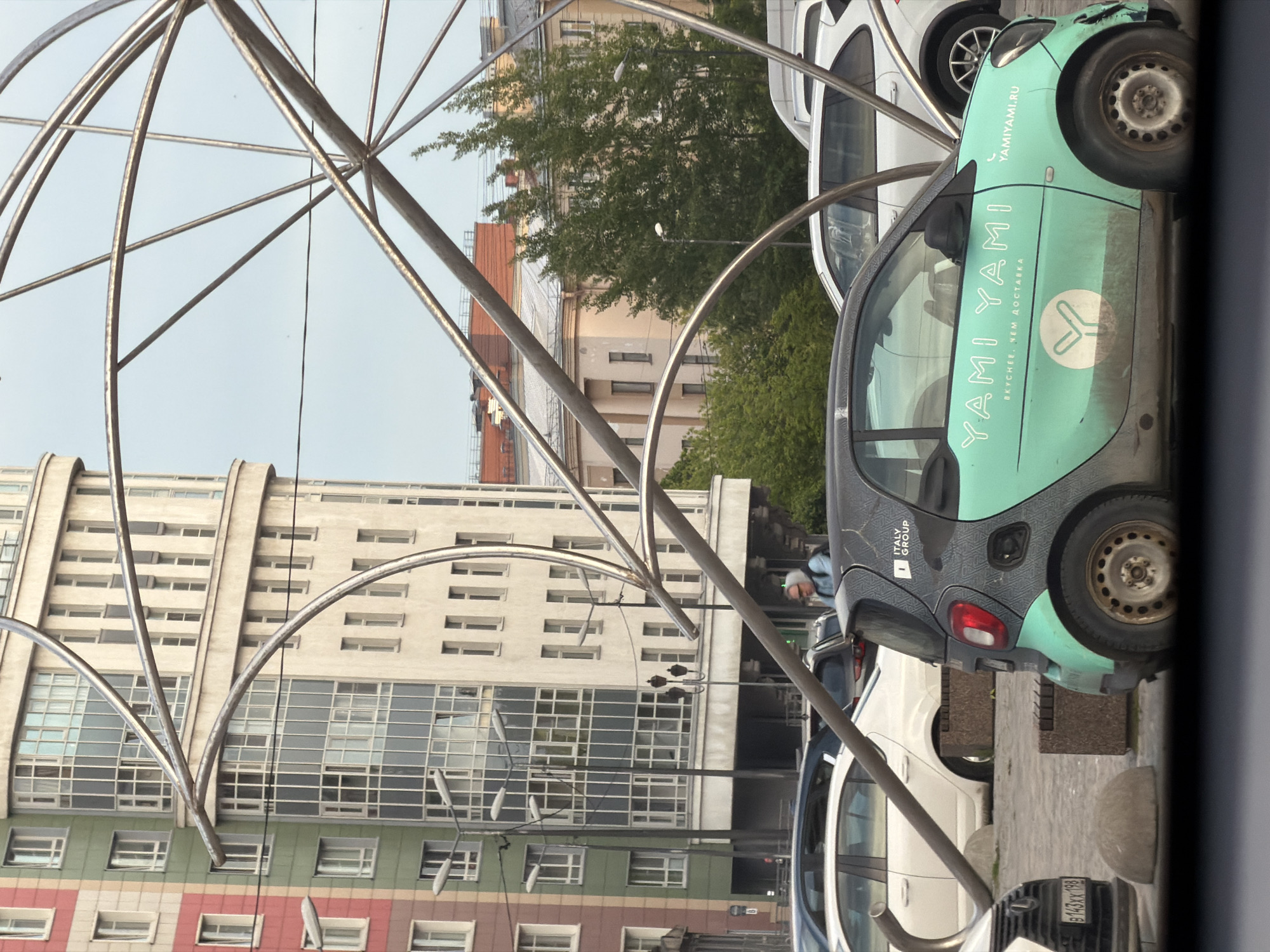 Urban scenes and Argentine emblem documented in Saint Petersburg
