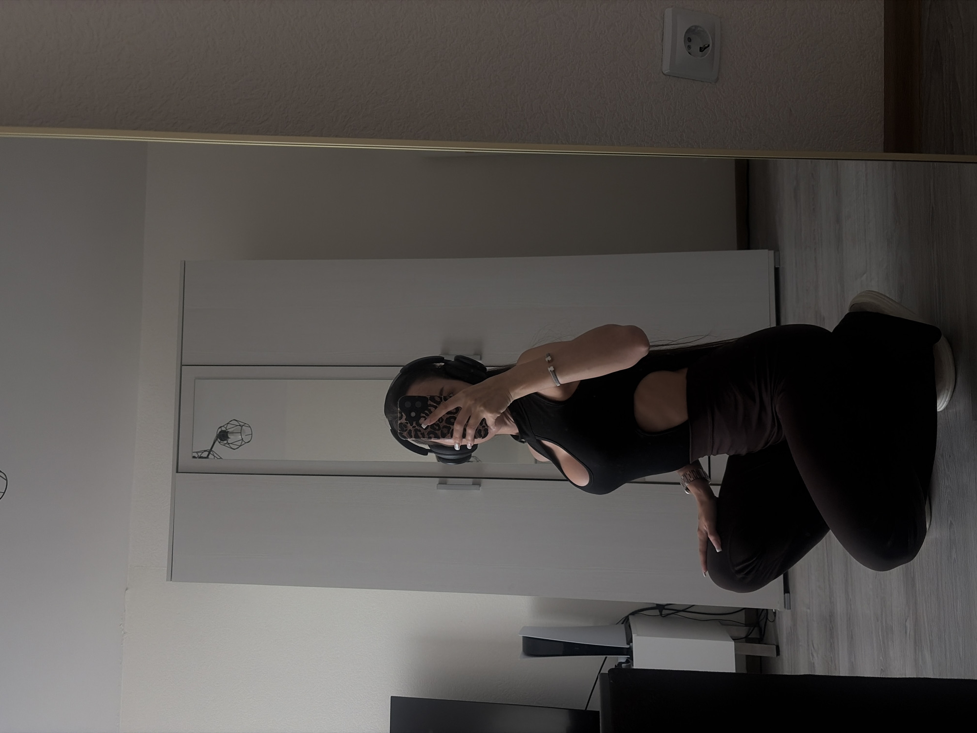 Mirror selfie and accessory close-ups in Sinyavino, Russia