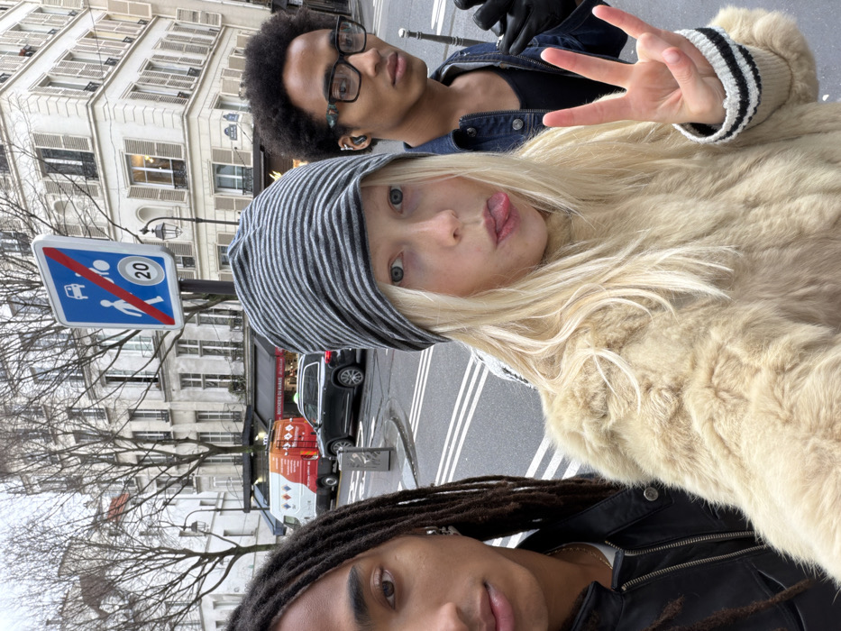 Ordinary Paris moments documented across city districts Tuesday afternoon