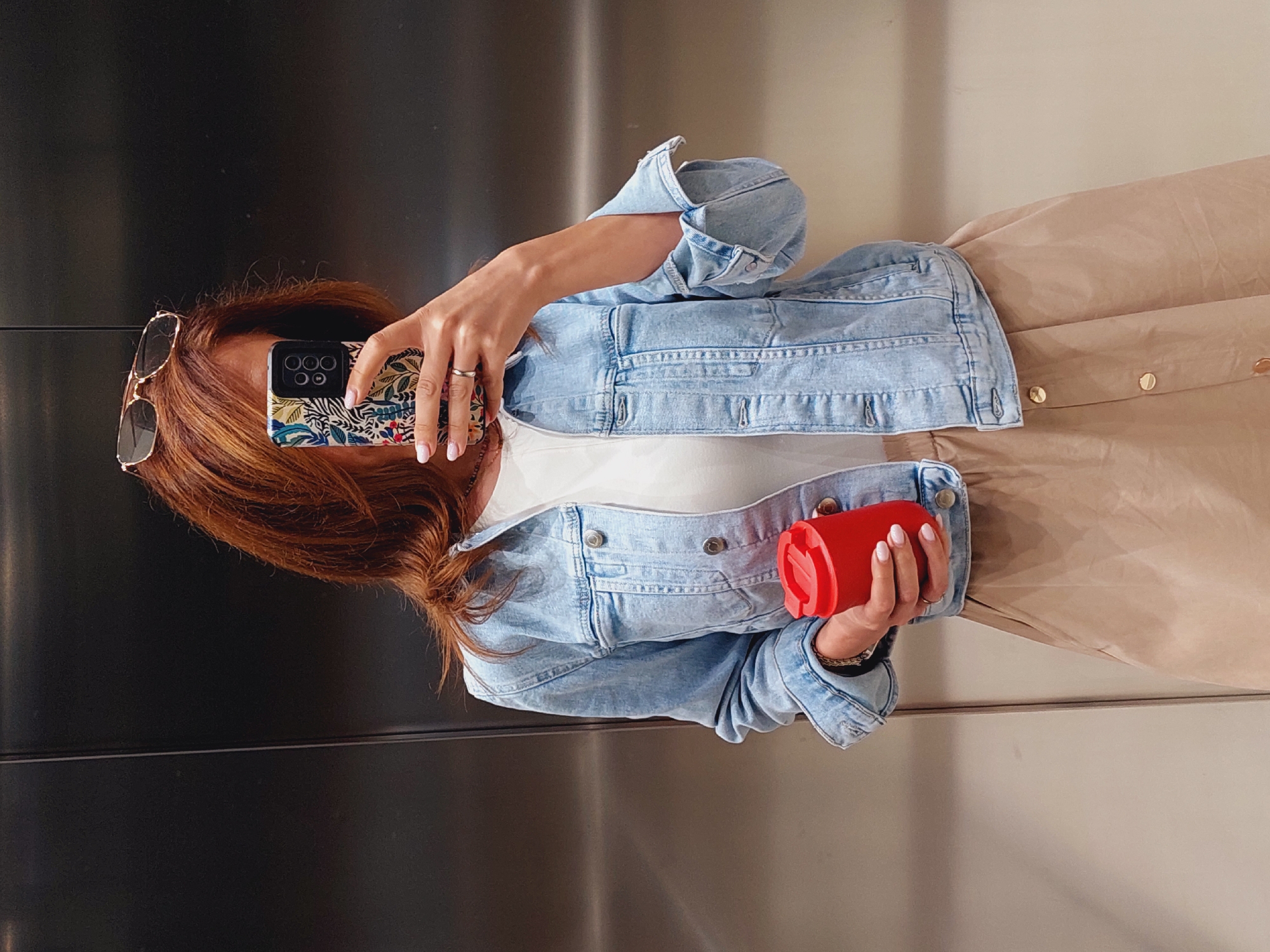 Elevator and close-up shots in Sofia, denim jacket and sunglasses