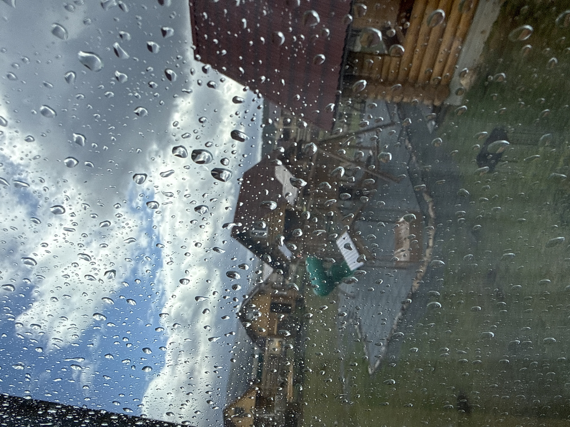 Mixed rain and snow observed in rural Tyulyuk, Russia