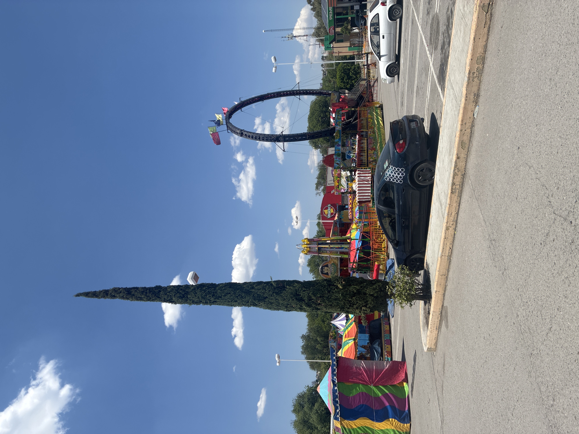 Carnival operates in Tepeji de Ocampo parking lot