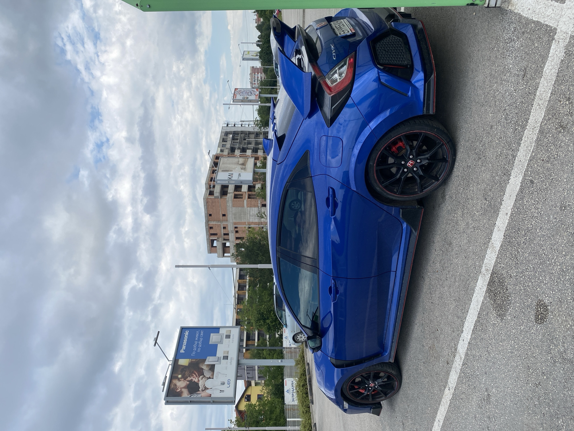 Civic Type R spotted and a hardware store selfie in Pleven