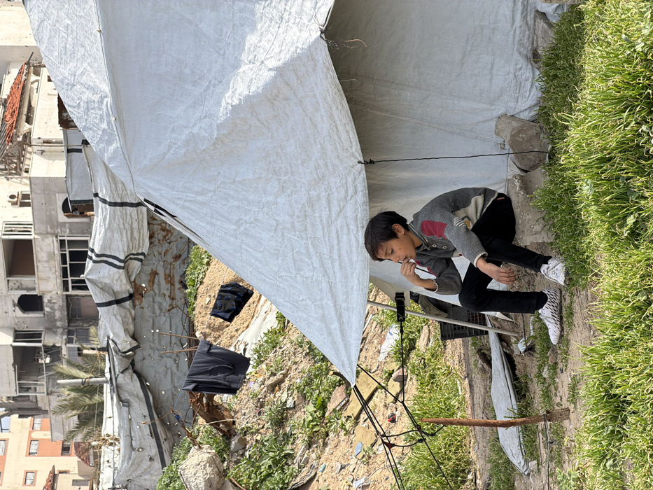 Children in makeshift camps amid Gaza City damage documented