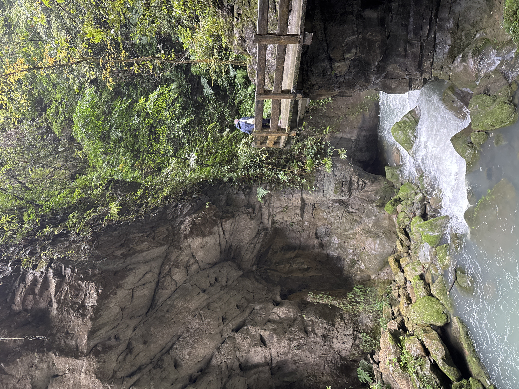 Tourists visit waterfalls and gorges in Wulong District