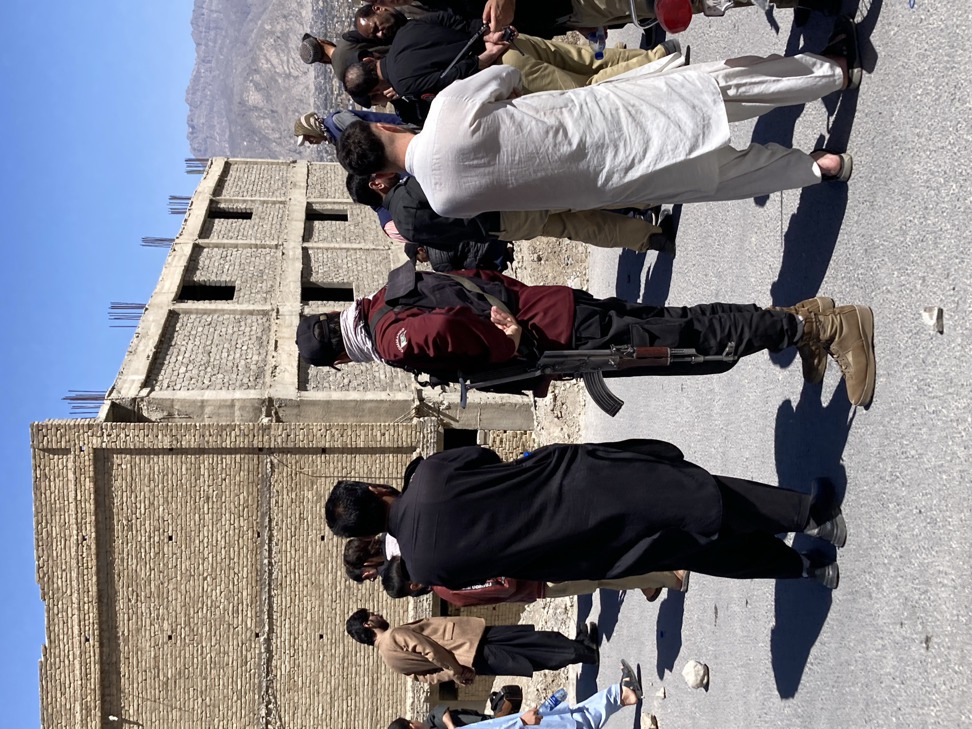 Street gathering observed in Quetta amid ongoing development